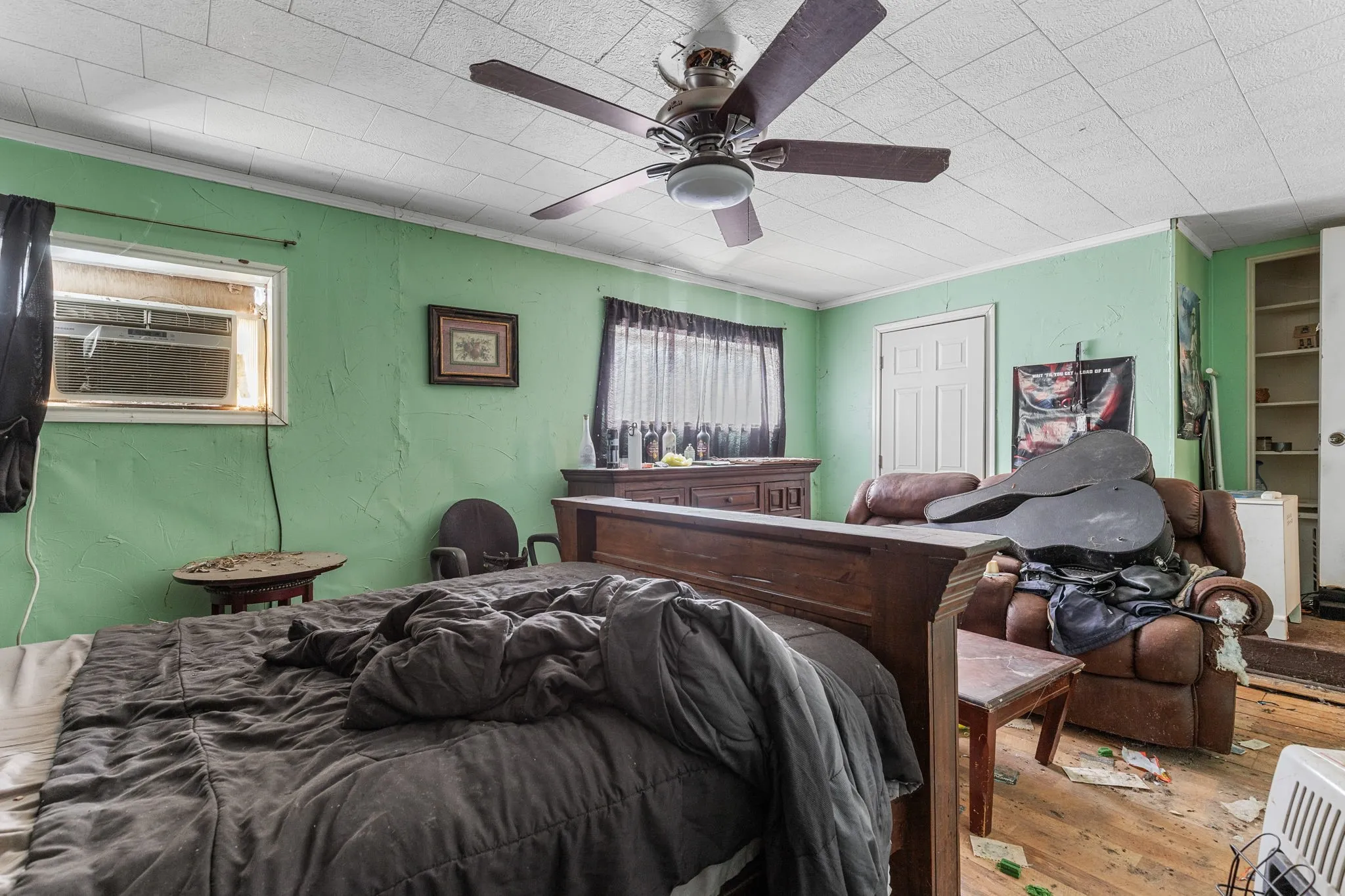 Single Family Residence For Sale in Clay County , 515 N Angelina Street, Henrietta, Texas 76365, 3 Bedroom, 2 Bathroom, Garage spaces, 1,746 Sqft, built in 1965, mls#21402209, Real Estate Agent in Henrietta, Homes For Sale in Clay county, Homes For Sale in Henrietta, Realtor in Henrietta Texas, Real Estate Brokerage Independent Realty Texas, Luminita Cordes Realtor