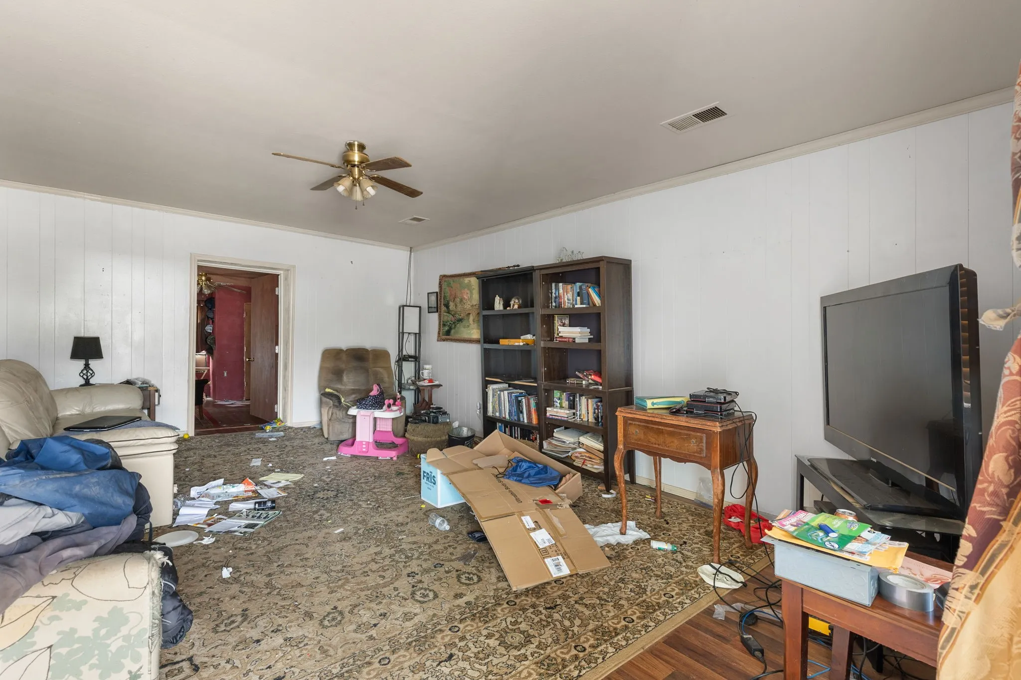 Single Family Residence For Sale in Clay County , 515 N Angelina Street, Henrietta, Texas 76365, 3 Bedroom, 2 Bathroom, Garage spaces, 1,746 Sqft, built in 1965, mls#21402209, Real Estate Agent in Henrietta, Homes For Sale in Clay county, Homes For Sale in Henrietta, Realtor in Henrietta Texas, Real Estate Brokerage Independent Realty Texas, Luminita Cordes Realtor