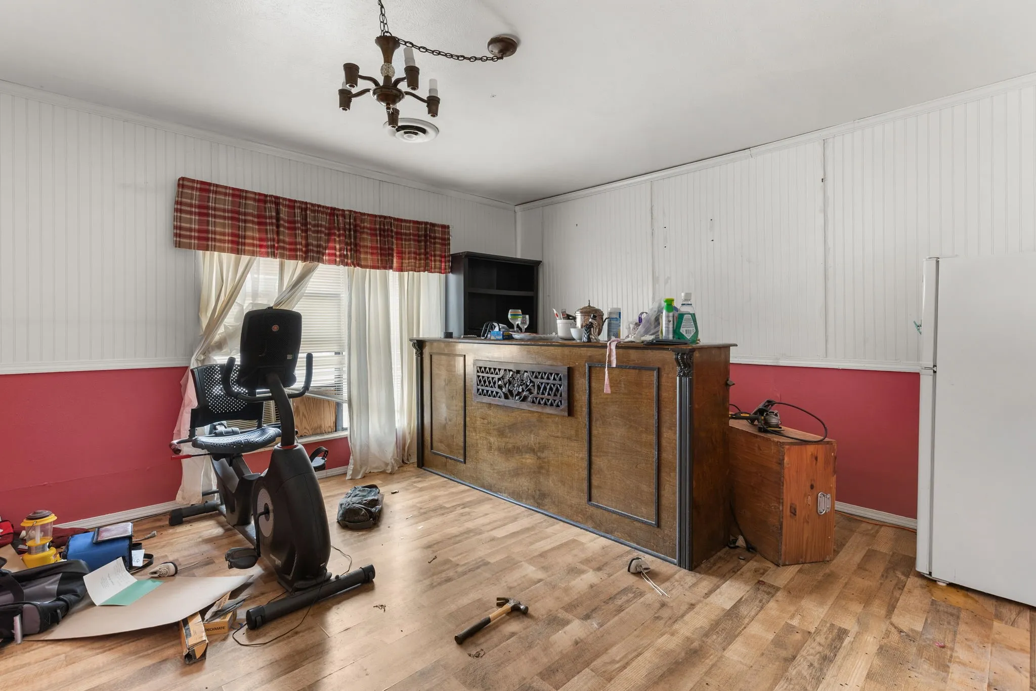 Single Family Residence For Sale in Clay County , 515 N Angelina Street, Henrietta, Texas 76365, 3 Bedroom, 2 Bathroom, Garage spaces, 1,746 Sqft, built in 1965, mls#21402209, Real Estate Agent in Henrietta, Homes For Sale in Clay county, Homes For Sale in Henrietta, Realtor in Henrietta Texas, Real Estate Brokerage Independent Realty Texas, Luminita Cordes Realtor