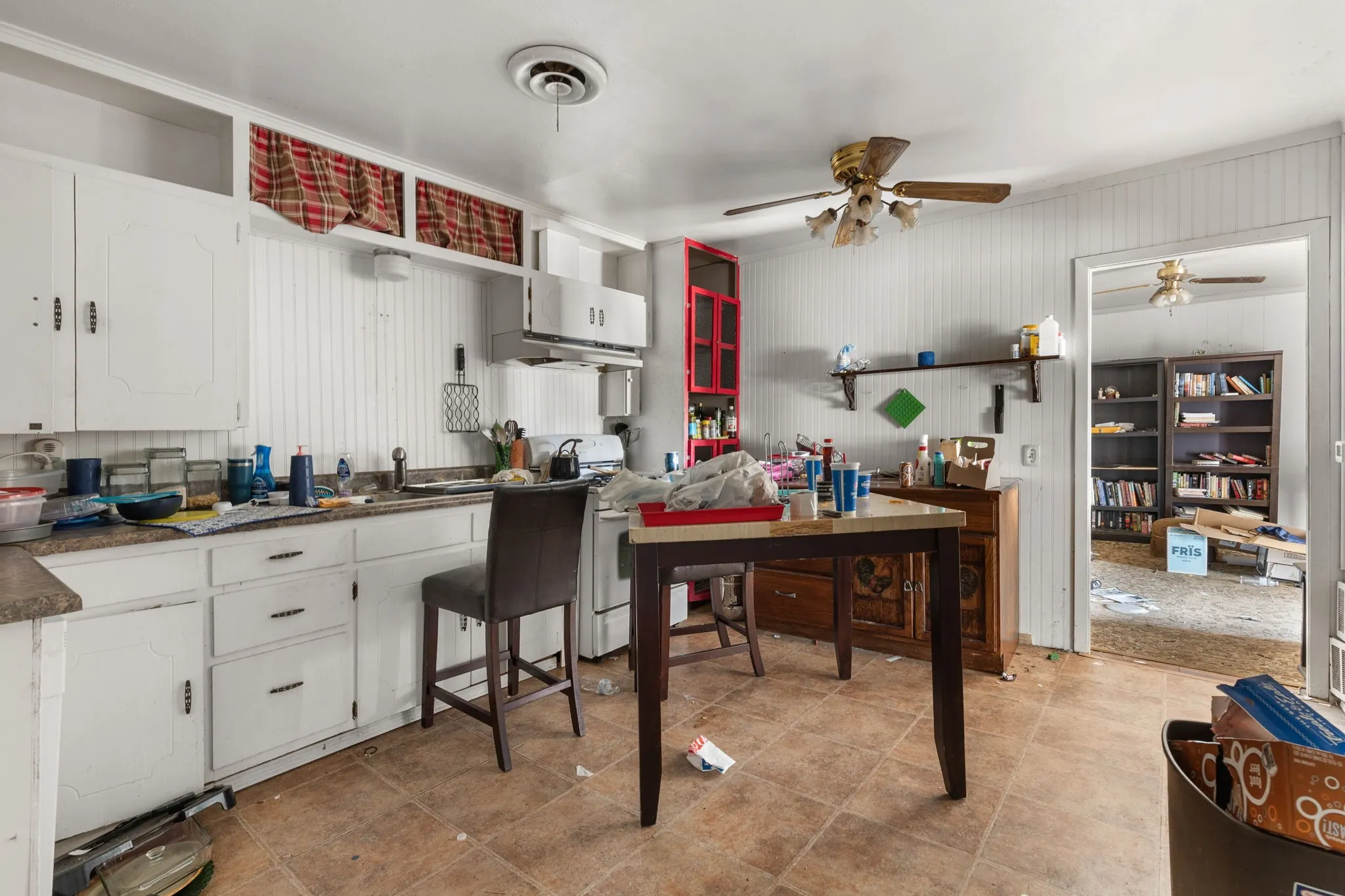 Single Family Residence For Sale in Clay County , 515 N Angelina Street, Henrietta, Texas 76365, 3 Bedroom, 2 Bathroom, Garage spaces, 1,746 Sqft, built in 1965, mls#21402209, Real Estate Agent in Henrietta, Homes For Sale in Clay county, Homes For Sale in Henrietta, Realtor in Henrietta Texas, Real Estate Brokerage Independent Realty Texas, Luminita Cordes Realtor
