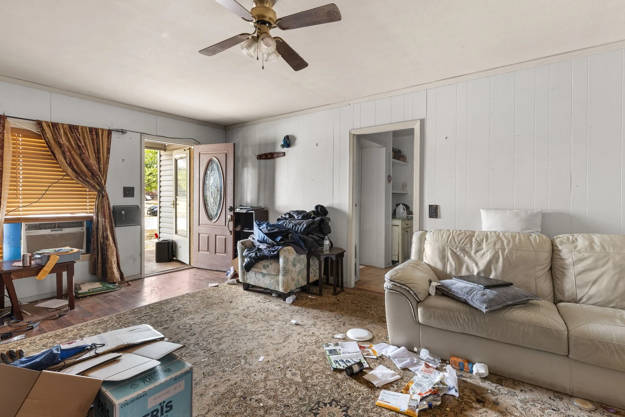 Single Family Residence For Sale in Clay County , 515 N Angelina Street, Henrietta, Texas 76365, 3 Bedroom, 2 Bathroom, Garage spaces, 1,746 Sqft, built in 1965, mls#21402209, Real Estate Agent in Henrietta, Homes For Sale in Clay county, Homes For Sale in Henrietta, Realtor in Henrietta Texas, Real Estate Brokerage Independent Realty Texas, Luminita Cordes Realtor
