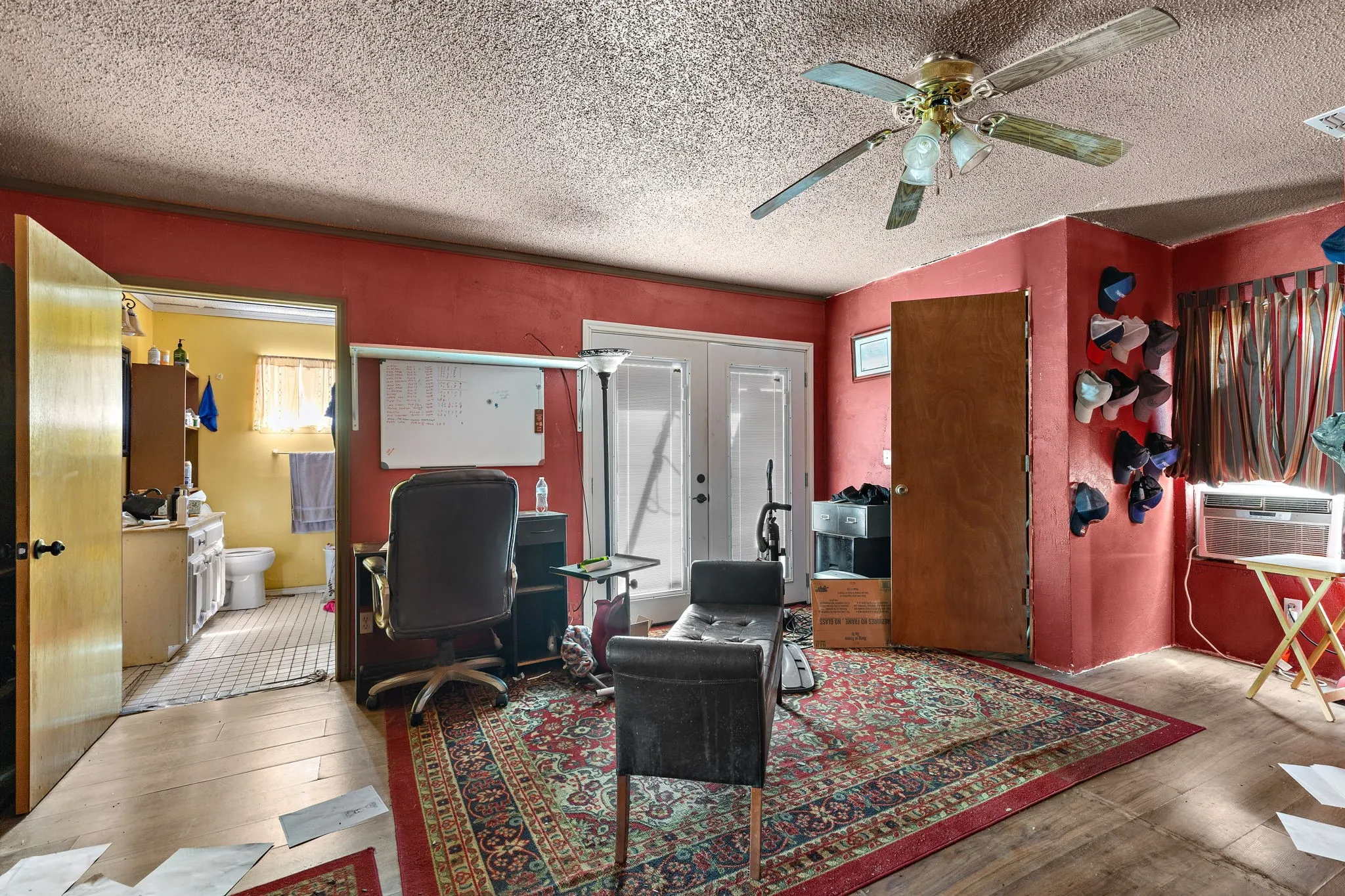 Single Family Residence For Sale in Clay County , 515 N Angelina Street, Henrietta, Texas 76365, 3 Bedroom, 2 Bathroom, Garage spaces, 1,746 Sqft, built in 1965, mls#21402209, Real Estate Agent in Henrietta, Homes For Sale in Clay county, Homes For Sale in Henrietta, Realtor in Henrietta Texas, Real Estate Brokerage Independent Realty Texas, Luminita Cordes Realtor