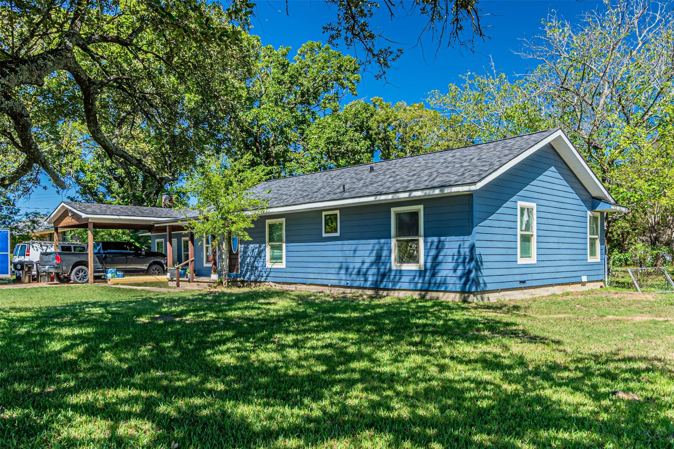 Single Family Residence For Sale in Van Zandt County , 919 Canton Avenue, Wills Point, Texas 75169, 5 Bedroom, 3 Bathroom, Garage spaces, 2,186 Sqft, built in 1951, mls#21402186, Real Estate Agent in Wills Point, Homes For Sale in Van Zandt county, Homes For Sale in Wills Point, Realtor in Wills Point Texas, Real Estate Brokerage Independent Realty Texas, Luminita Cordes Realtor
