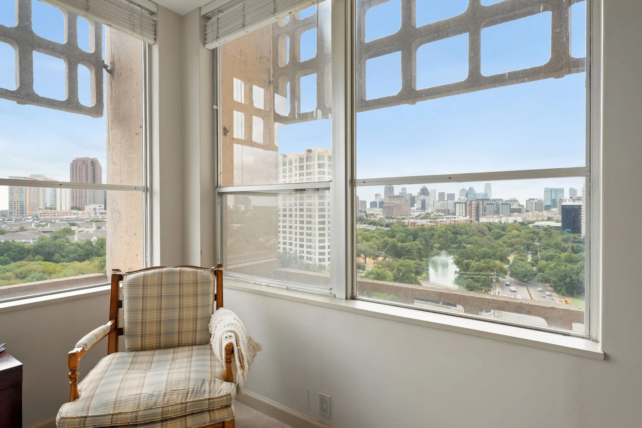 Condominium For Sale in Dallas County , 3525 Turtle Creek Boulevard 12E, Dallas, Texas 75219, 2 Bedroom, 2 Bathroom, 2 Garage spaces, 1,993 Sqft, built in 1957, mls#21402030, Real Estate Agent in Dallas, Homes For Sale in Dallas county, Homes For Sale in Dallas, Realtor in Dallas Texas, Real Estate Brokerage Independent Realty Texas, Luminita Cordes Realtor