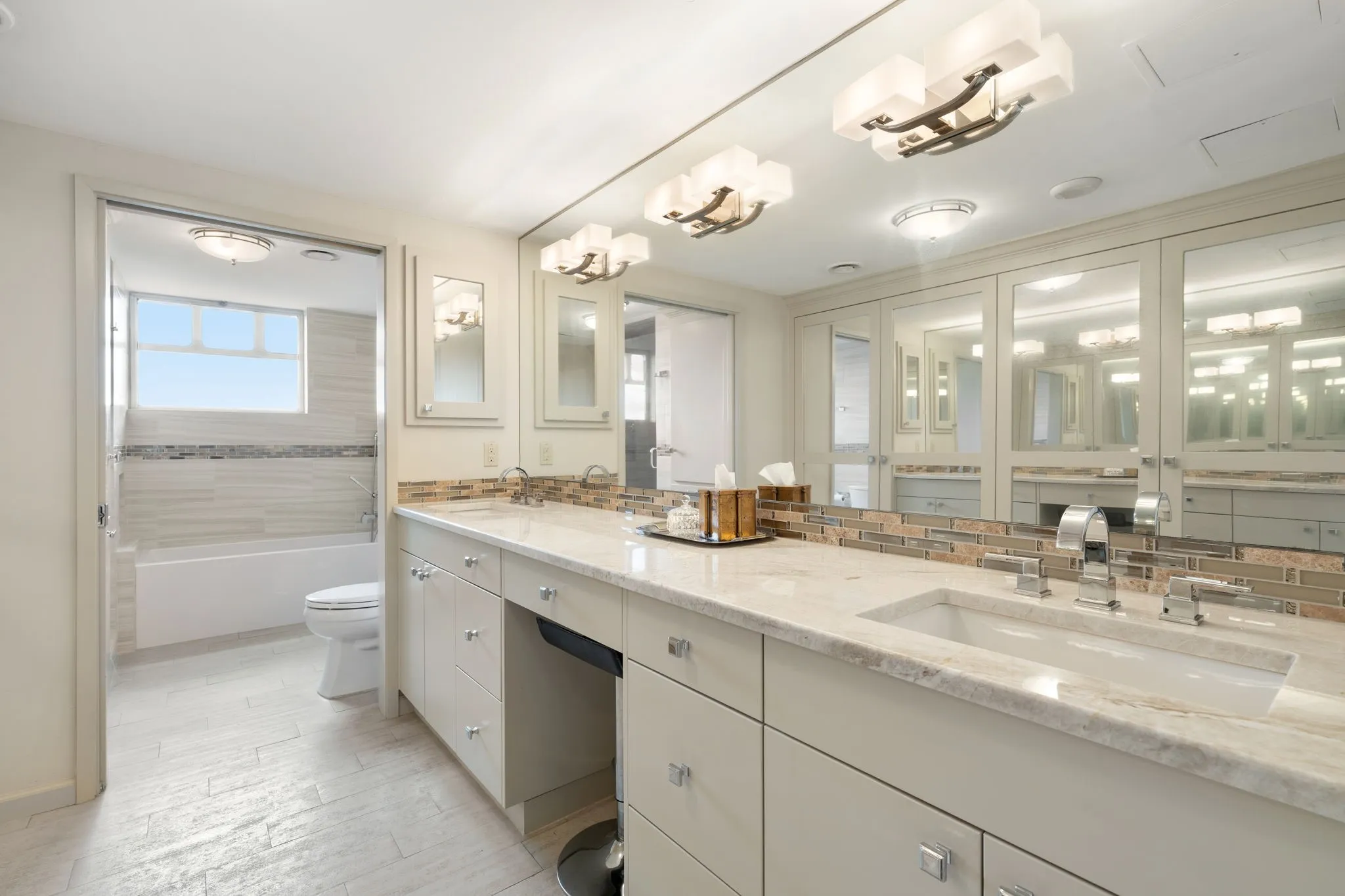 Condominium For Sale in Dallas County , 3525 Turtle Creek Boulevard 12E, Dallas, Texas 75219, 2 Bedroom, 2 Bathroom, 2 Garage spaces, 1,993 Sqft, built in 1957, mls#21402030, Real Estate Agent in Dallas, Homes For Sale in Dallas county, Homes For Sale in Dallas, Realtor in Dallas Texas, Real Estate Brokerage Independent Realty Texas, Luminita Cordes Realtor