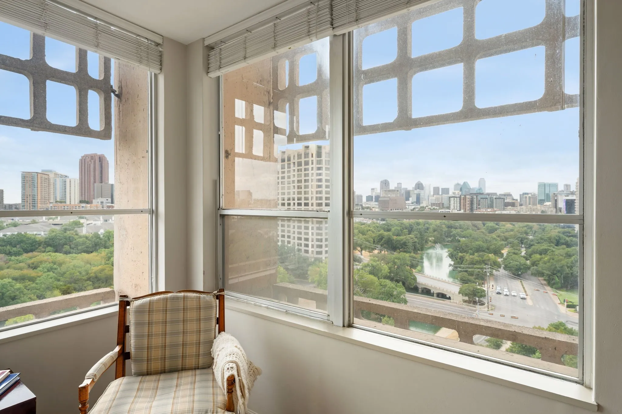 Condominium For Sale in Dallas County , 3525 Turtle Creek Boulevard 12E, Dallas, Texas 75219, 2 Bedroom, 2 Bathroom, 2 Garage spaces, 1,993 Sqft, built in 1957, mls#21402030, Real Estate Agent in Dallas, Homes For Sale in Dallas county, Homes For Sale in Dallas, Realtor in Dallas Texas, Real Estate Brokerage Independent Realty Texas, Luminita Cordes Realtor