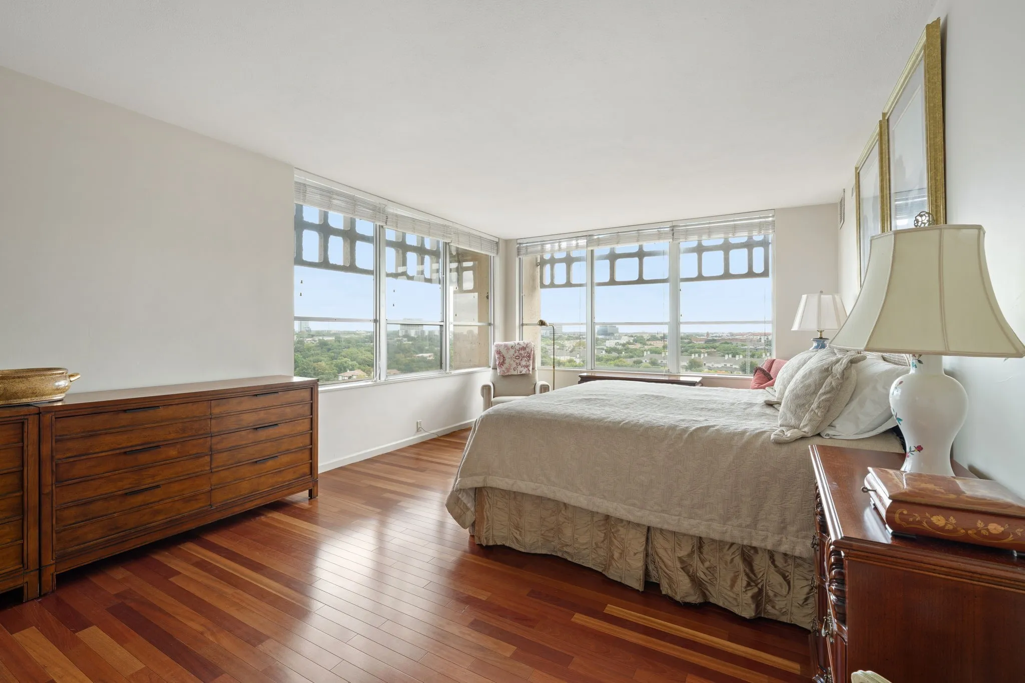Condominium For Sale in Dallas County , 3525 Turtle Creek Boulevard 12E, Dallas, Texas 75219, 2 Bedroom, 2 Bathroom, 2 Garage spaces, 1,993 Sqft, built in 1957, mls#21402030, Real Estate Agent in Dallas, Homes For Sale in Dallas county, Homes For Sale in Dallas, Realtor in Dallas Texas, Real Estate Brokerage Independent Realty Texas, Luminita Cordes Realtor