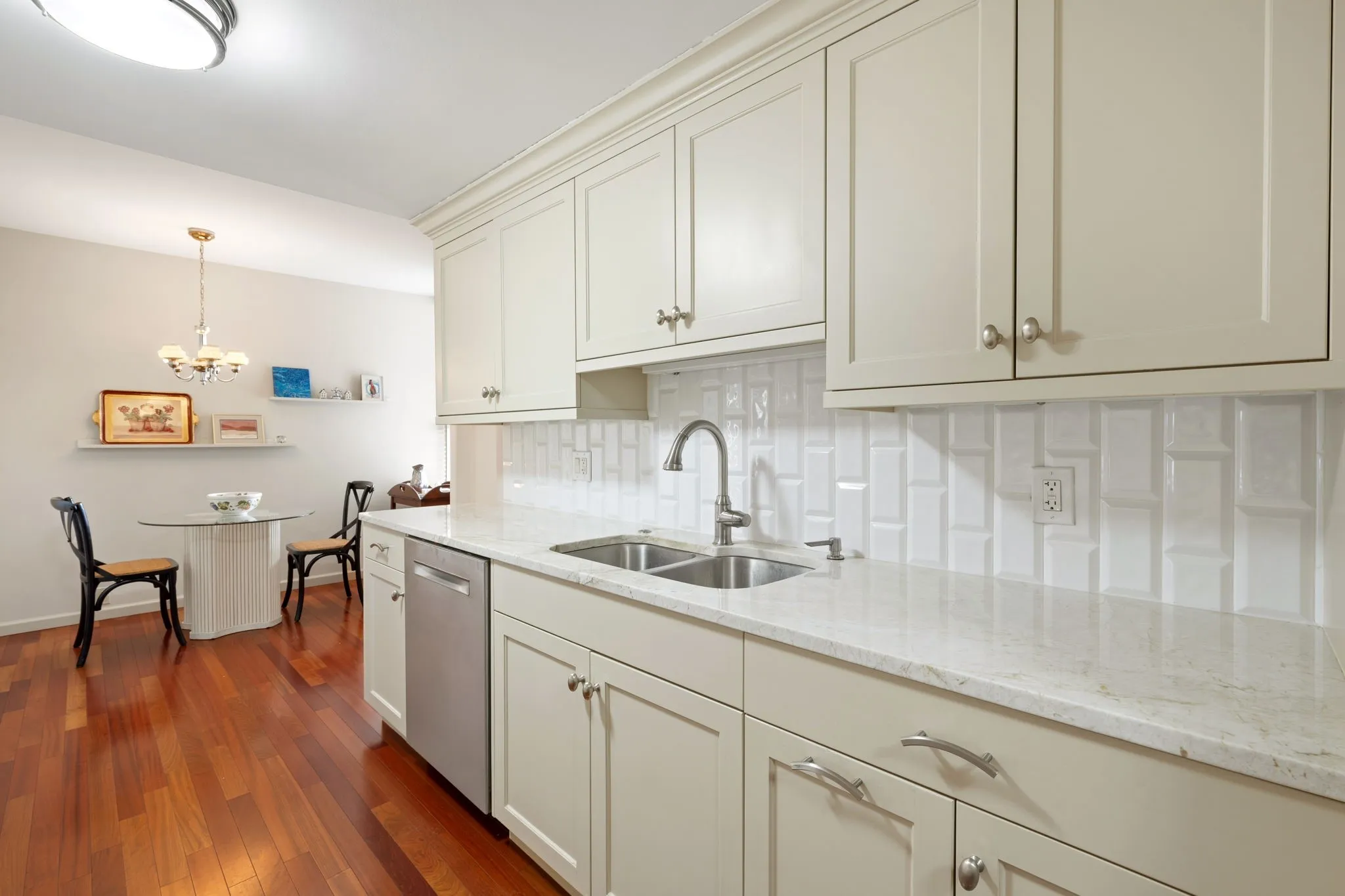 Condominium For Sale in Dallas County , 3525 Turtle Creek Boulevard 12E, Dallas, Texas 75219, 2 Bedroom, 2 Bathroom, 2 Garage spaces, 1,993 Sqft, built in 1957, mls#21402030, Real Estate Agent in Dallas, Homes For Sale in Dallas county, Homes For Sale in Dallas, Realtor in Dallas Texas, Real Estate Brokerage Independent Realty Texas, Luminita Cordes Realtor