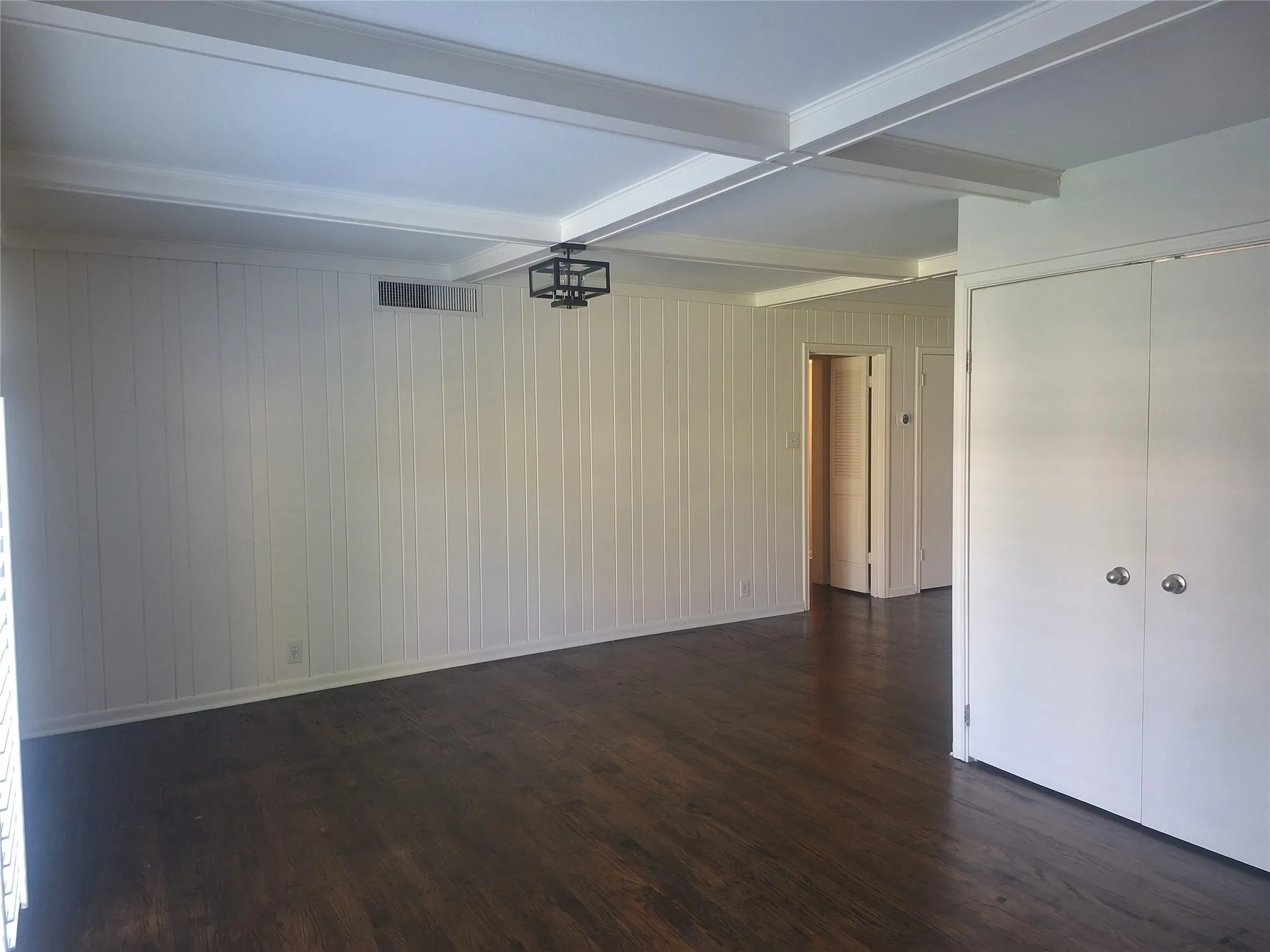 Condominium For Rent in Dallas County , 6131 Bandera Avenue B, Dallas, Texas 75225, 2 Bedroom, 2 Bathroom, Garage spaces, 1,381 Sqft, built in 1955, mls#21402233, Real Estate Agent in Dallas, Homes For Rent in Dallas county, Homes For Rent in Dallas, Realtor in Dallas Texas, Real Estate Brokerage Independent Realty Texas, Luminita Cordes Realtor