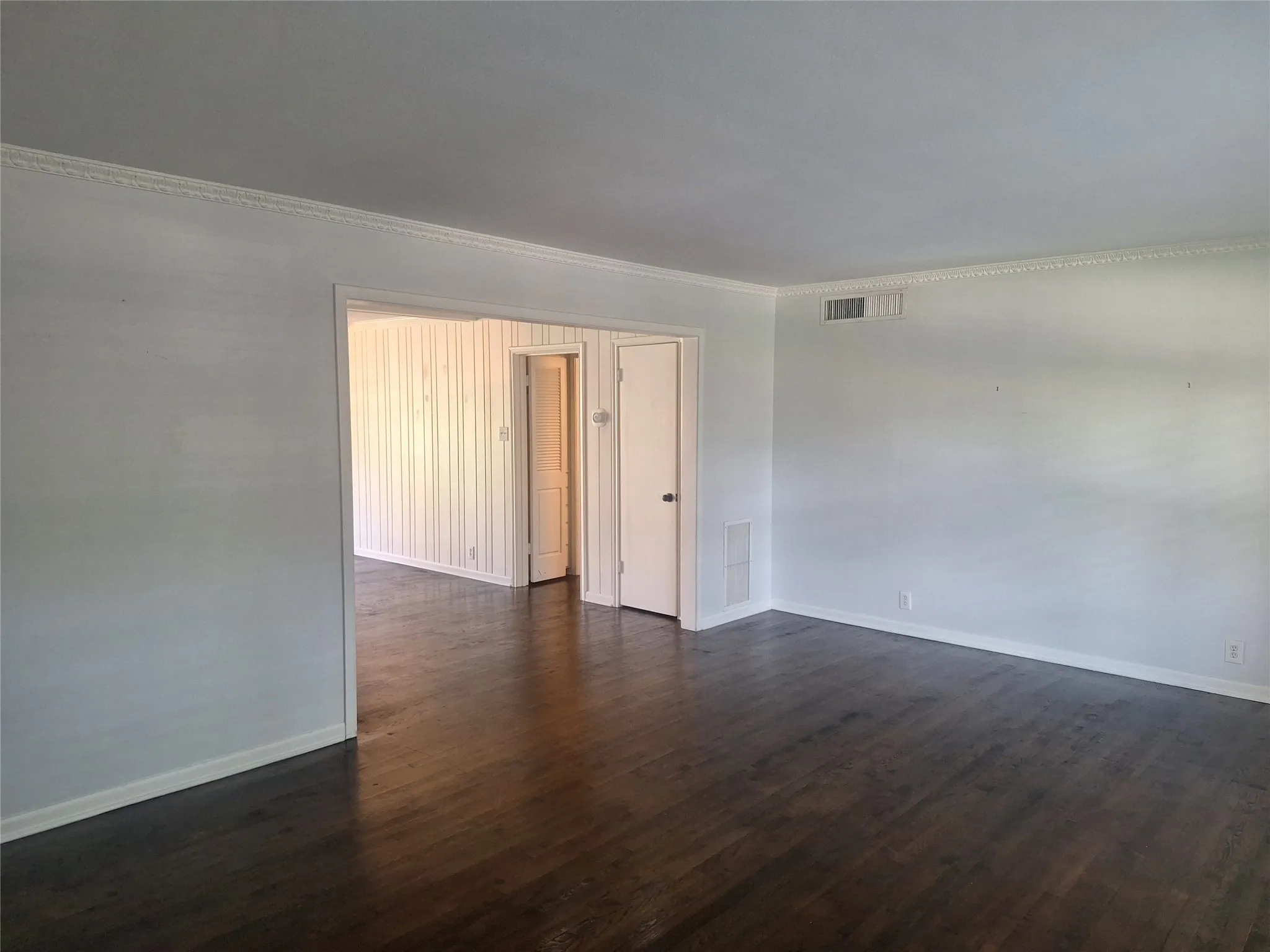 Condominium For Rent in Dallas County , 6131 Bandera Avenue B, Dallas, Texas 75225, 2 Bedroom, 2 Bathroom, Garage spaces, 1,381 Sqft, built in 1955, mls#21402233, Real Estate Agent in Dallas, Homes For Rent in Dallas county, Homes For Rent in Dallas, Realtor in Dallas Texas, Real Estate Brokerage Independent Realty Texas, Luminita Cordes Realtor