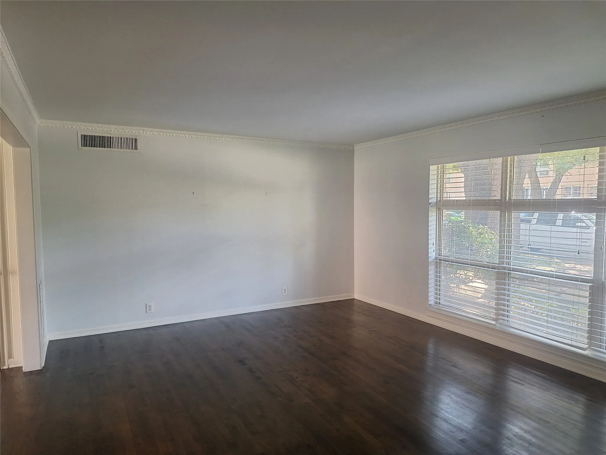 Condominium For Rent in Dallas County , 6131 Bandera Avenue B, Dallas, Texas 75225, 2 Bedroom, 2 Bathroom, Garage spaces, 1,381 Sqft, built in 1955, mls#21402233, Real Estate Agent in Dallas, Homes For Rent in Dallas county, Homes For Rent in Dallas, Realtor in Dallas Texas, Real Estate Brokerage Independent Realty Texas, Luminita Cordes Realtor