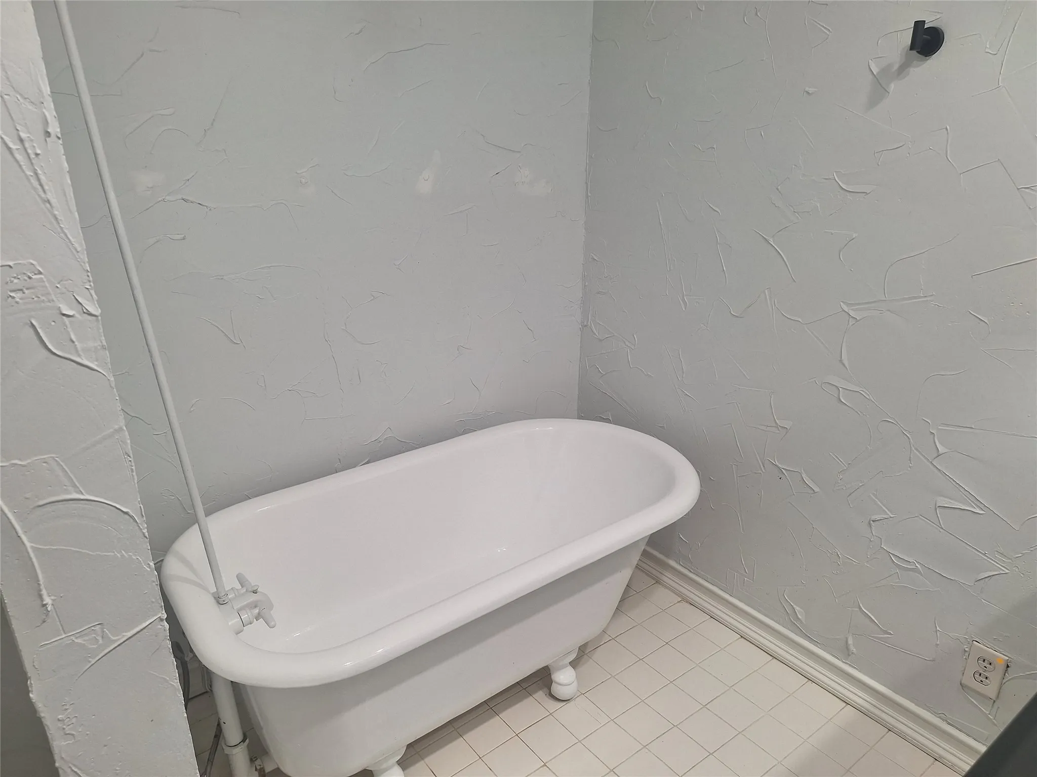 Condominium For Rent in Dallas County , 6131 Bandera Avenue B, Dallas, Texas 75225, 2 Bedroom, 2 Bathroom, Garage spaces, 1,381 Sqft, built in 1955, mls#21402233, Real Estate Agent in Dallas, Homes For Rent in Dallas county, Homes For Rent in Dallas, Realtor in Dallas Texas, Real Estate Brokerage Independent Realty Texas, Luminita Cordes Realtor