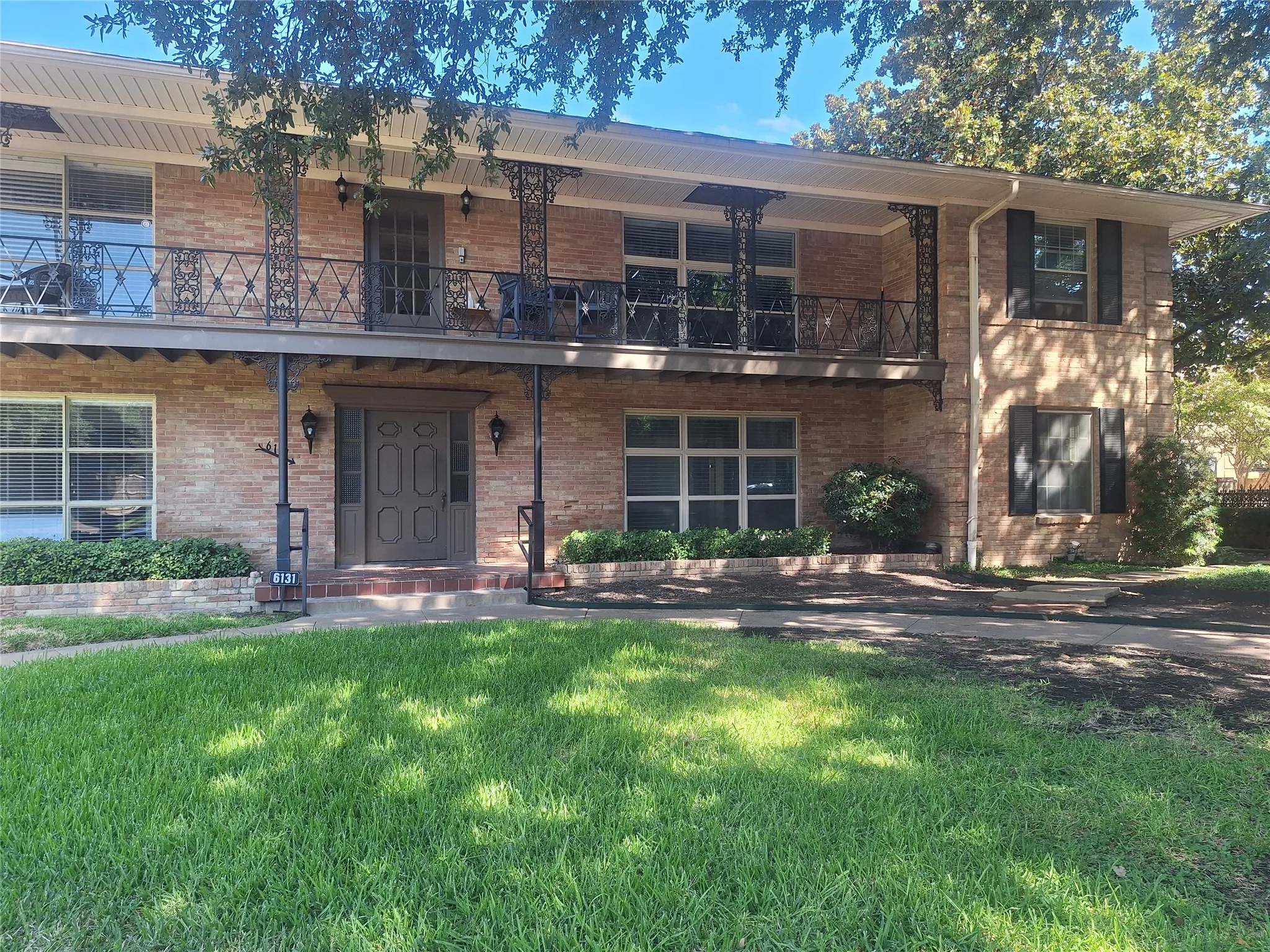 Condominium For Rent in Dallas County , 6131 Bandera Avenue B, Dallas, Texas 75225, 2 Bedroom, 2 Bathroom, Garage spaces, 1,381 Sqft, built in 1955, mls#21402233, Real Estate Agent in Dallas, Homes For Rent in Dallas county, Homes For Rent in Dallas, Realtor in Dallas Texas, Real Estate Brokerage Independent Realty Texas, Luminita Cordes Realtor