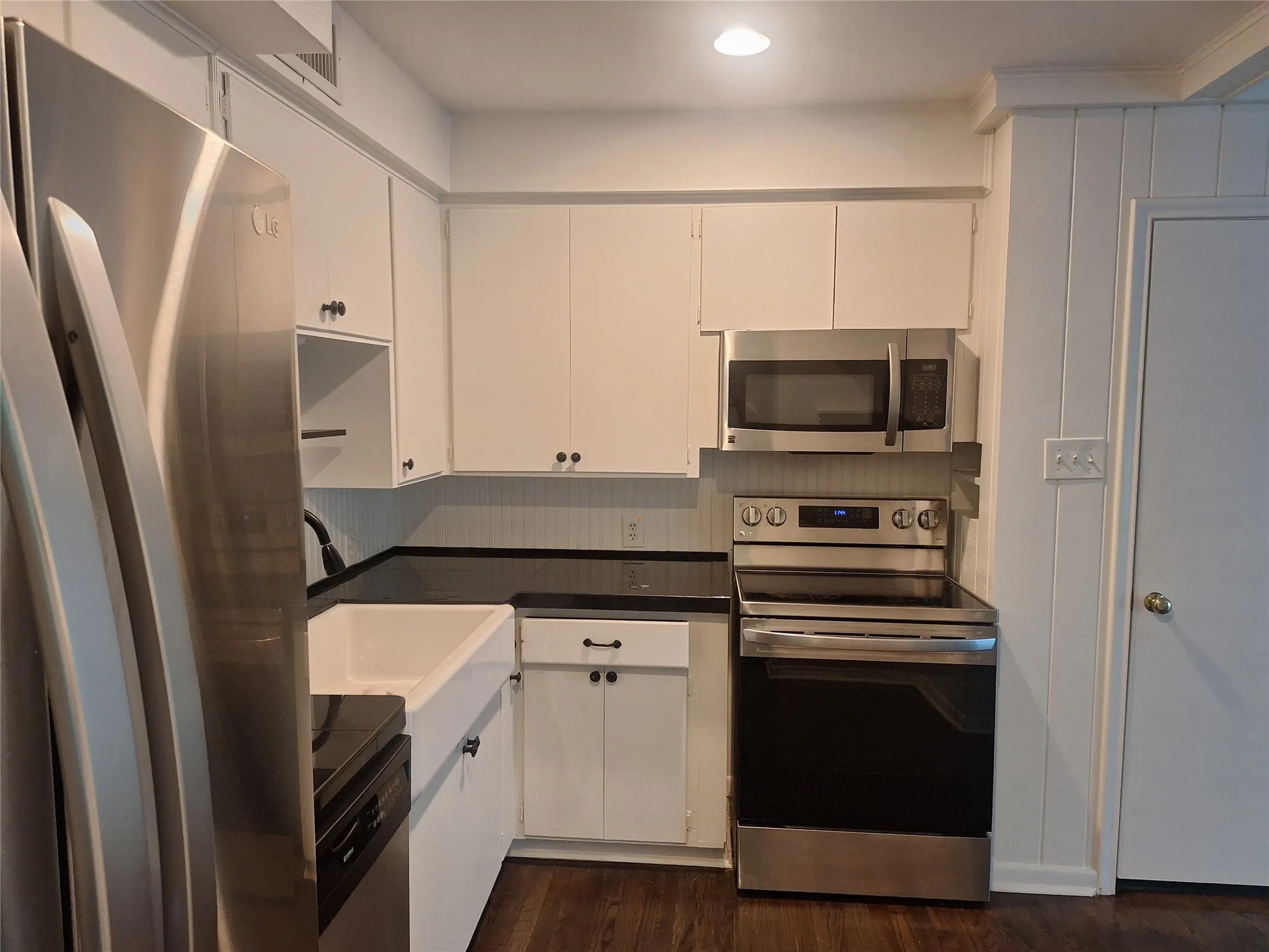 Condominium For Rent in Dallas County , 6131 Bandera Avenue B, Dallas, Texas 75225, 2 Bedroom, 2 Bathroom, Garage spaces, 1,381 Sqft, built in 1955, mls#21402233, Real Estate Agent in Dallas, Homes For Rent in Dallas county, Homes For Rent in Dallas, Realtor in Dallas Texas, Real Estate Brokerage Independent Realty Texas, Luminita Cordes Realtor