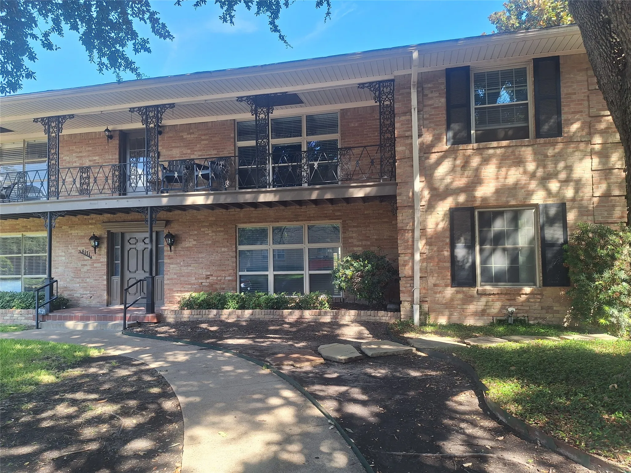 Condominium For Rent in Dallas County , 6131 Bandera Avenue B, Dallas, Texas 75225, 2 Bedroom, 2 Bathroom, Garage spaces, 1,381 Sqft, built in 1955, mls#21402233, Real Estate Agent in Dallas, Homes For Rent in Dallas county, Homes For Rent in Dallas, Realtor in Dallas Texas, Real Estate Brokerage Independent Realty Texas, Luminita Cordes Realtor