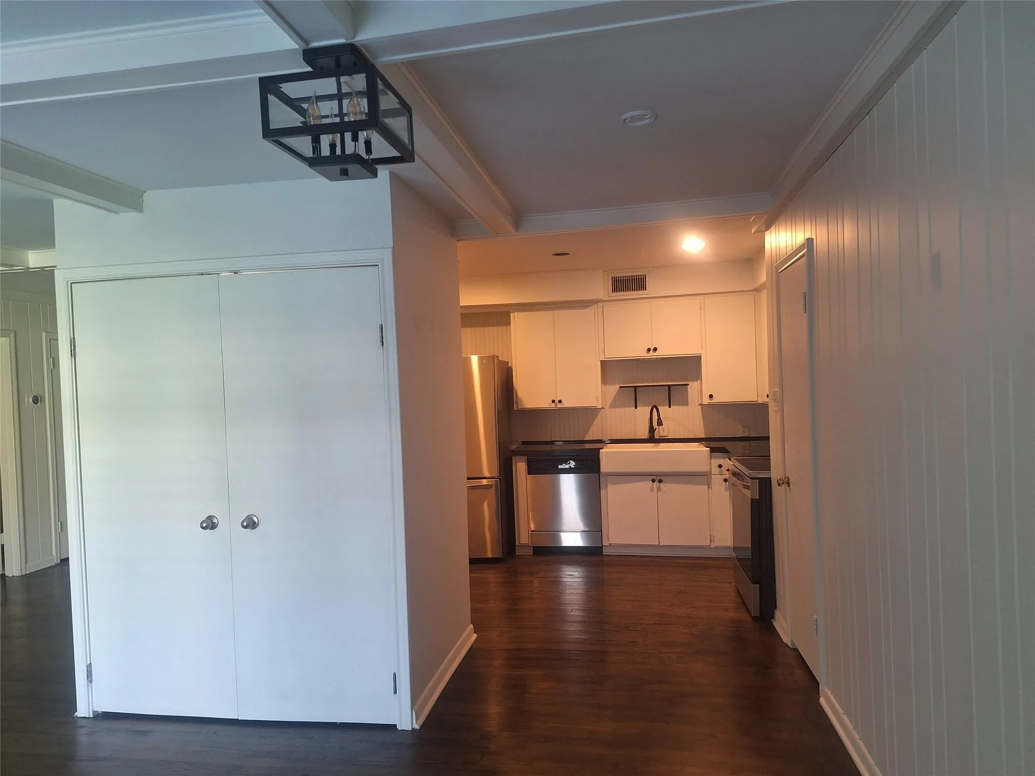 Condominium For Rent in Dallas County , 6131 Bandera Avenue B, Dallas, Texas 75225, 2 Bedroom, 2 Bathroom, Garage spaces, 1,381 Sqft, built in 1955, mls#21402233, Real Estate Agent in Dallas, Homes For Rent in Dallas county, Homes For Rent in Dallas, Realtor in Dallas Texas, Real Estate Brokerage Independent Realty Texas, Luminita Cordes Realtor