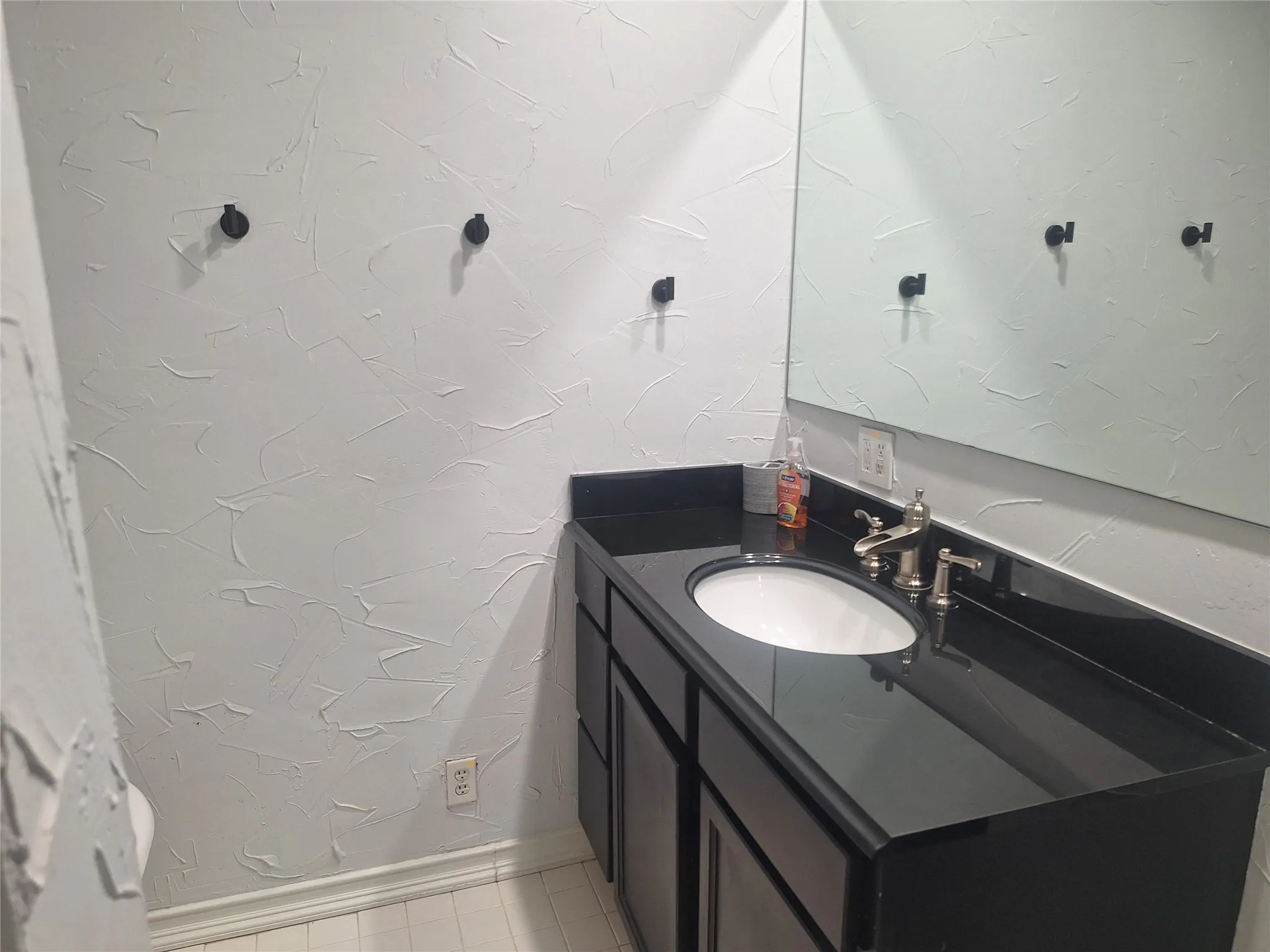 Condominium For Rent in Dallas County , 6131 Bandera Avenue B, Dallas, Texas 75225, 2 Bedroom, 2 Bathroom, Garage spaces, 1,381 Sqft, built in 1955, mls#21402233, Real Estate Agent in Dallas, Homes For Rent in Dallas county, Homes For Rent in Dallas, Realtor in Dallas Texas, Real Estate Brokerage Independent Realty Texas, Luminita Cordes Realtor