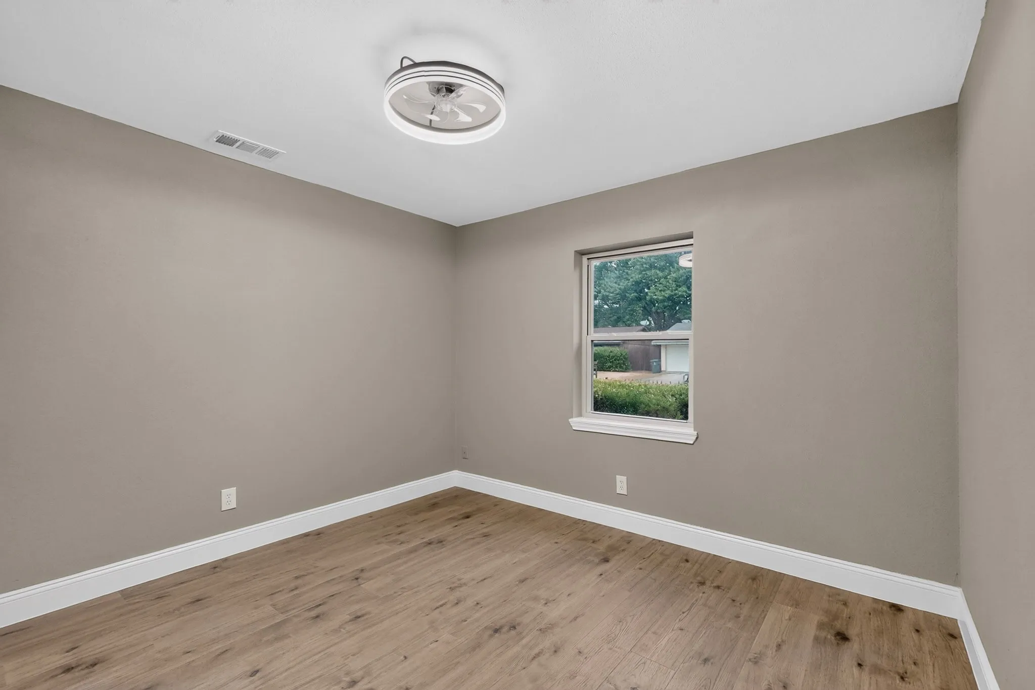 Single Family Residence For Sale in Dallas County , 4037 Salem Drive, Garland, Texas 75043, 3 Bedroom, 1 Bathroom, 1 Garage spaces, 1,246 Sqft, built in 1971, mls#21400047, Real Estate Agent in Garland, Homes For Sale in Dallas county, Homes For Sale in Garland, Realtor in Garland Texas, Real Estate Brokerage Independent Realty Texas, Luminita Cordes Realtor