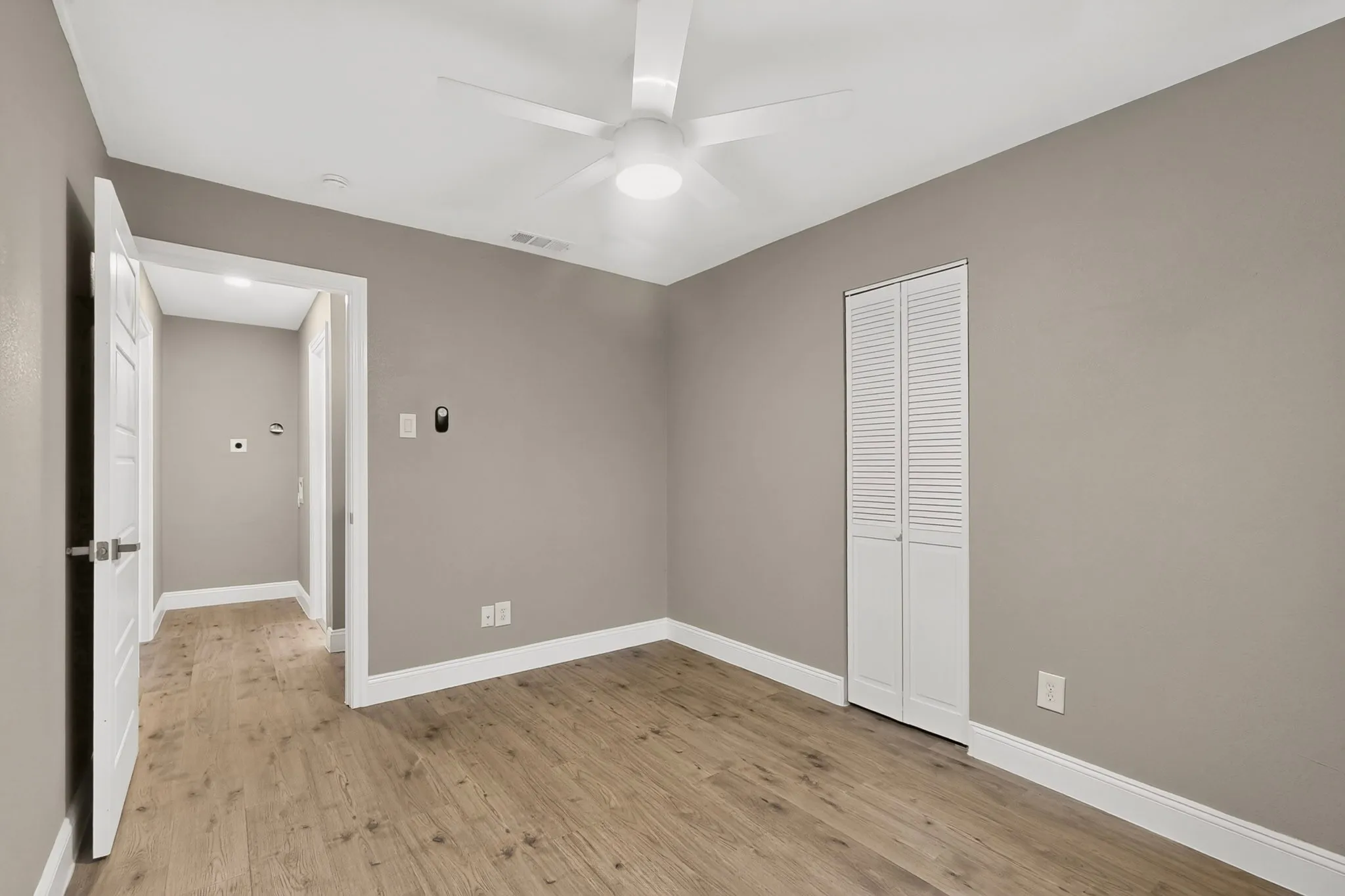 Single Family Residence For Sale in Dallas County , 4037 Salem Drive, Garland, Texas 75043, 3 Bedroom, 1 Bathroom, 1 Garage spaces, 1,246 Sqft, built in 1971, mls#21400047, Real Estate Agent in Garland, Homes For Sale in Dallas county, Homes For Sale in Garland, Realtor in Garland Texas, Real Estate Brokerage Independent Realty Texas, Luminita Cordes Realtor