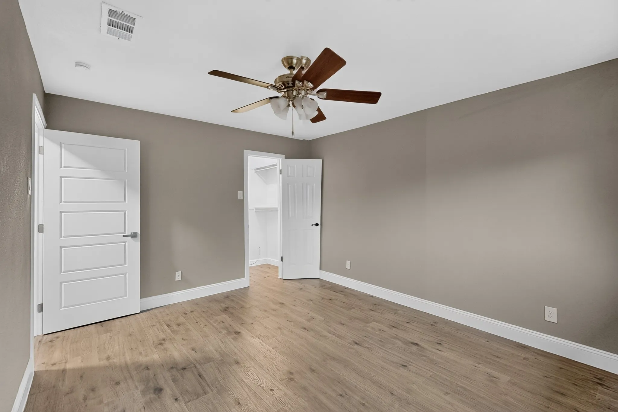 Single Family Residence For Sale in Dallas County , 4037 Salem Drive, Garland, Texas 75043, 3 Bedroom, 1 Bathroom, 1 Garage spaces, 1,246 Sqft, built in 1971, mls#21400047, Real Estate Agent in Garland, Homes For Sale in Dallas county, Homes For Sale in Garland, Realtor in Garland Texas, Real Estate Brokerage Independent Realty Texas, Luminita Cordes Realtor