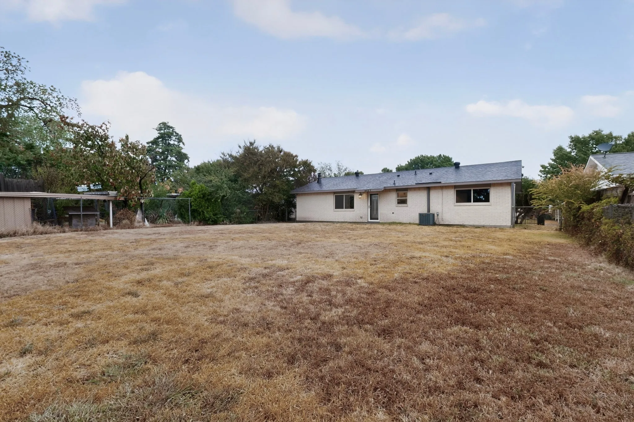 Single Family Residence For Sale in Dallas County , 4037 Salem Drive, Garland, Texas 75043, 3 Bedroom, 1 Bathroom, 1 Garage spaces, 1,246 Sqft, built in 1971, mls#21400047, Real Estate Agent in Garland, Homes For Sale in Dallas county, Homes For Sale in Garland, Realtor in Garland Texas, Real Estate Brokerage Independent Realty Texas, Luminita Cordes Realtor