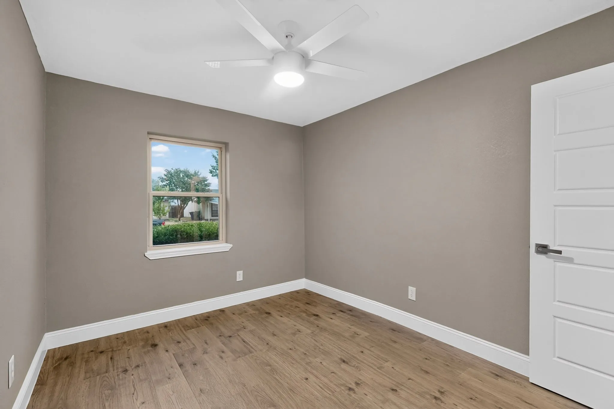 Single Family Residence For Sale in Dallas County , 4037 Salem Drive, Garland, Texas 75043, 3 Bedroom, 1 Bathroom, 1 Garage spaces, 1,246 Sqft, built in 1971, mls#21400047, Real Estate Agent in Garland, Homes For Sale in Dallas county, Homes For Sale in Garland, Realtor in Garland Texas, Real Estate Brokerage Independent Realty Texas, Luminita Cordes Realtor