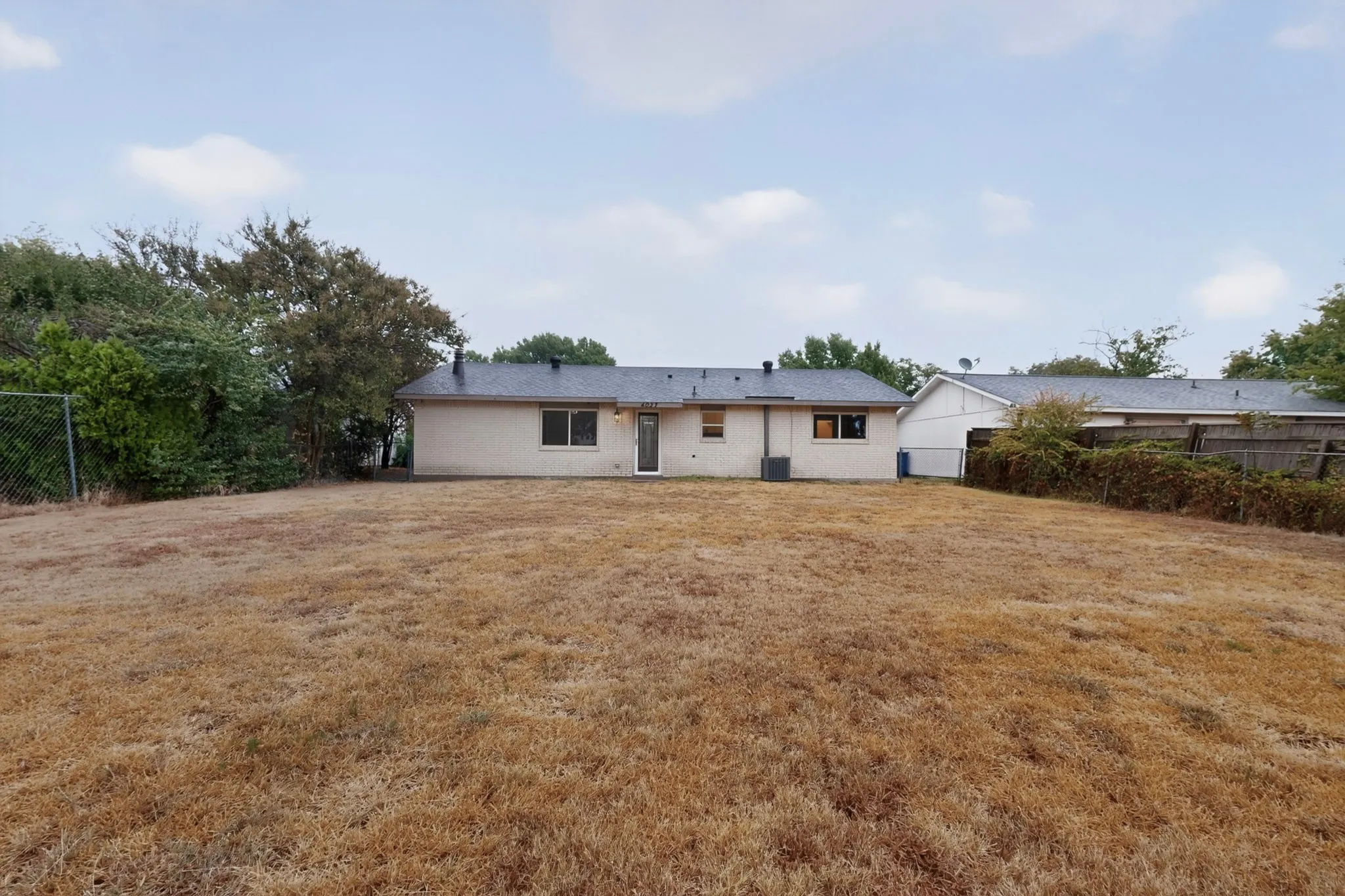 Single Family Residence For Sale in Dallas County , 4037 Salem Drive, Garland, Texas 75043, 3 Bedroom, 1 Bathroom, 1 Garage spaces, 1,246 Sqft, built in 1971, mls#21400047, Real Estate Agent in Garland, Homes For Sale in Dallas county, Homes For Sale in Garland, Realtor in Garland Texas, Real Estate Brokerage Independent Realty Texas, Luminita Cordes Realtor
