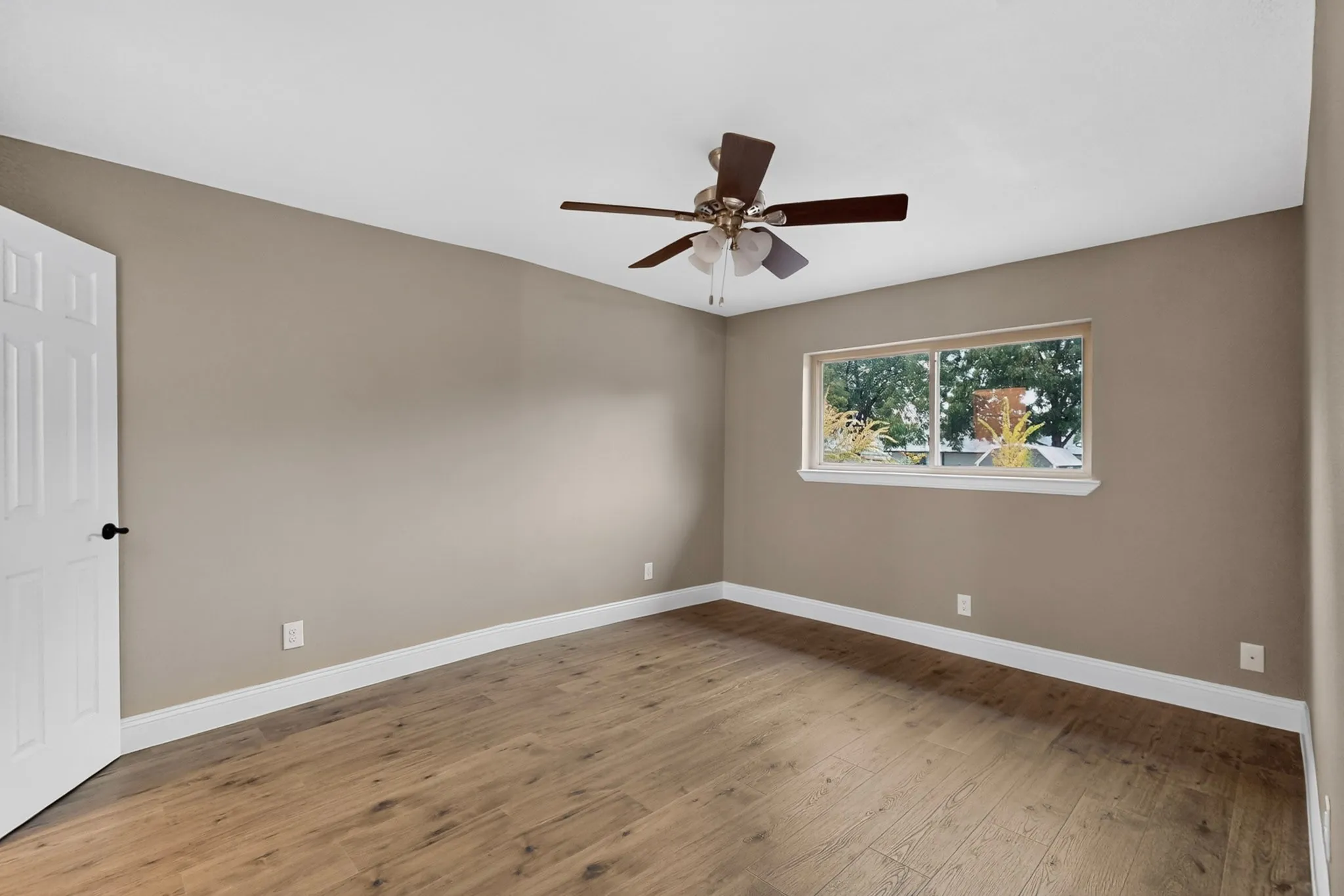 Single Family Residence For Sale in Dallas County , 4037 Salem Drive, Garland, Texas 75043, 3 Bedroom, 1 Bathroom, 1 Garage spaces, 1,246 Sqft, built in 1971, mls#21400047, Real Estate Agent in Garland, Homes For Sale in Dallas county, Homes For Sale in Garland, Realtor in Garland Texas, Real Estate Brokerage Independent Realty Texas, Luminita Cordes Realtor