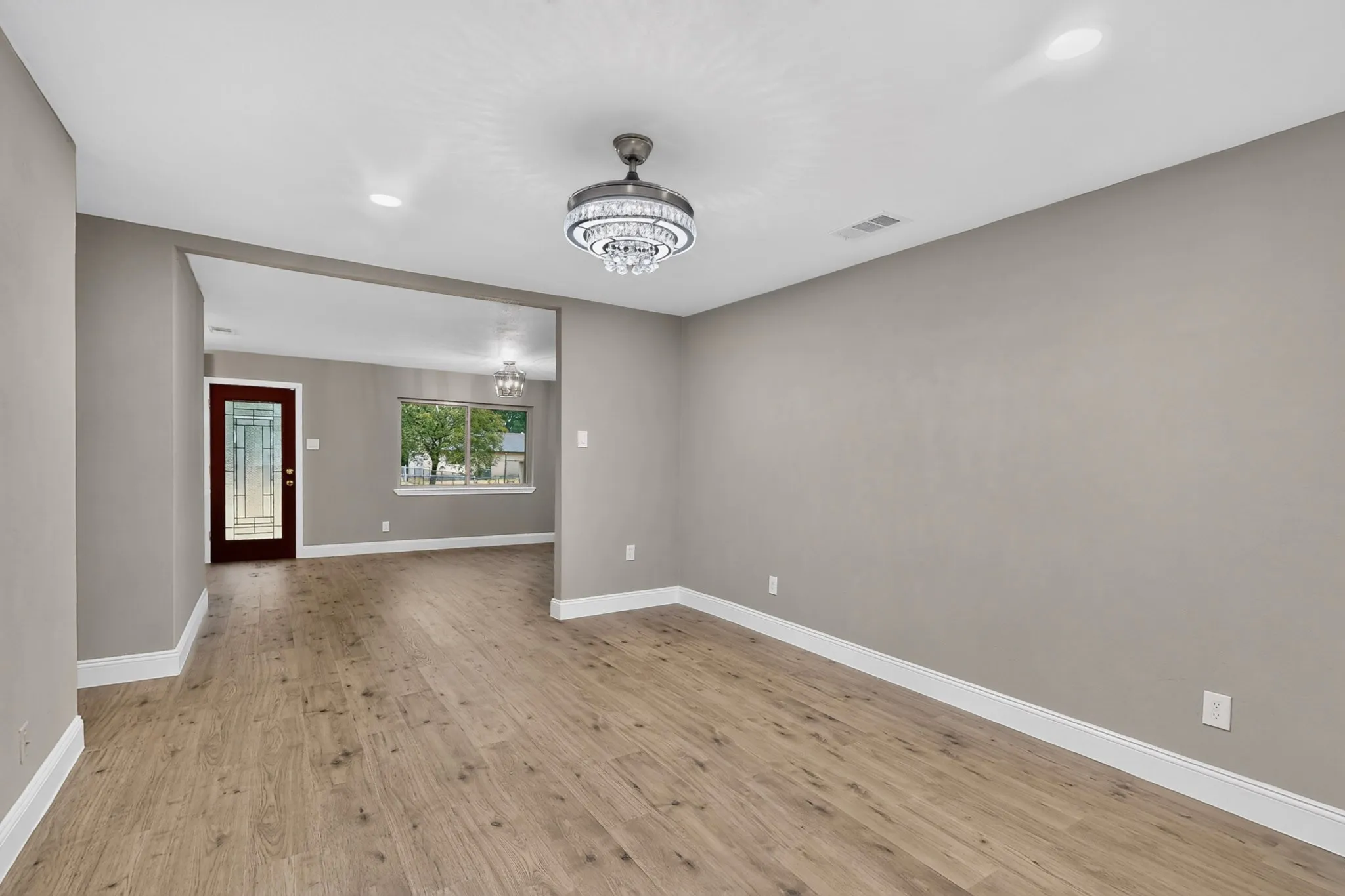 Single Family Residence For Sale in Dallas County , 4037 Salem Drive, Garland, Texas 75043, 3 Bedroom, 1 Bathroom, 1 Garage spaces, 1,246 Sqft, built in 1971, mls#21400047, Real Estate Agent in Garland, Homes For Sale in Dallas county, Homes For Sale in Garland, Realtor in Garland Texas, Real Estate Brokerage Independent Realty Texas, Luminita Cordes Realtor