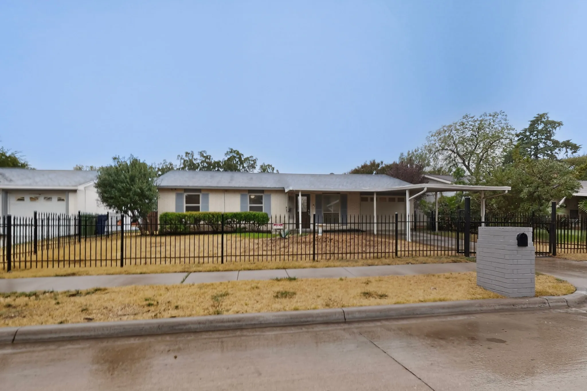 Single Family Residence For Sale in Dallas County , 4037 Salem Drive, Garland, Texas 75043, 3 Bedroom, 1 Bathroom, 1 Garage spaces, 1,246 Sqft, built in 1971, mls#21400047, Real Estate Agent in Garland, Homes For Sale in Dallas county, Homes For Sale in Garland, Realtor in Garland Texas, Real Estate Brokerage Independent Realty Texas, Luminita Cordes Realtor