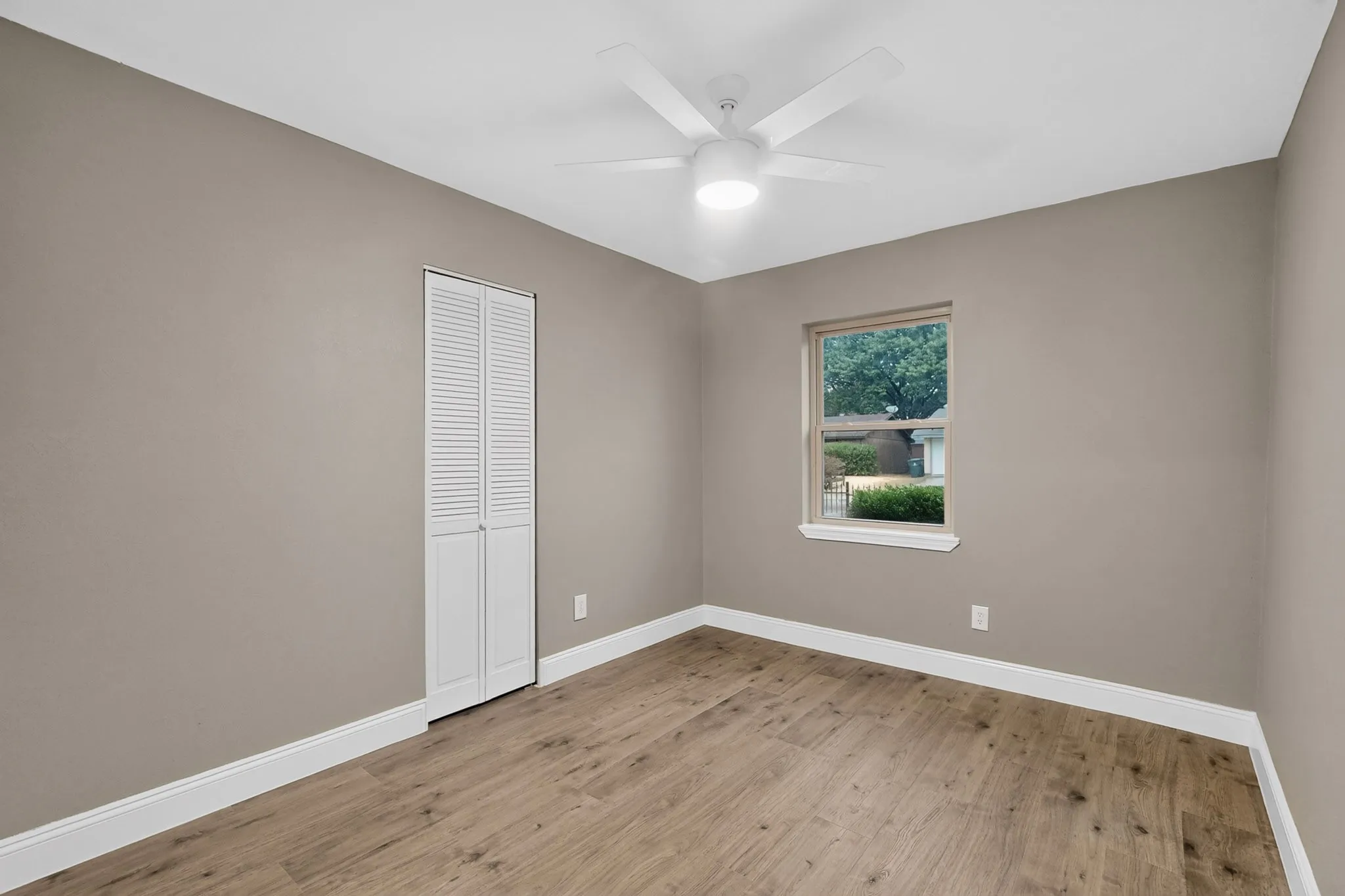 Single Family Residence For Sale in Dallas County , 4037 Salem Drive, Garland, Texas 75043, 3 Bedroom, 1 Bathroom, 1 Garage spaces, 1,246 Sqft, built in 1971, mls#21400047, Real Estate Agent in Garland, Homes For Sale in Dallas county, Homes For Sale in Garland, Realtor in Garland Texas, Real Estate Brokerage Independent Realty Texas, Luminita Cordes Realtor