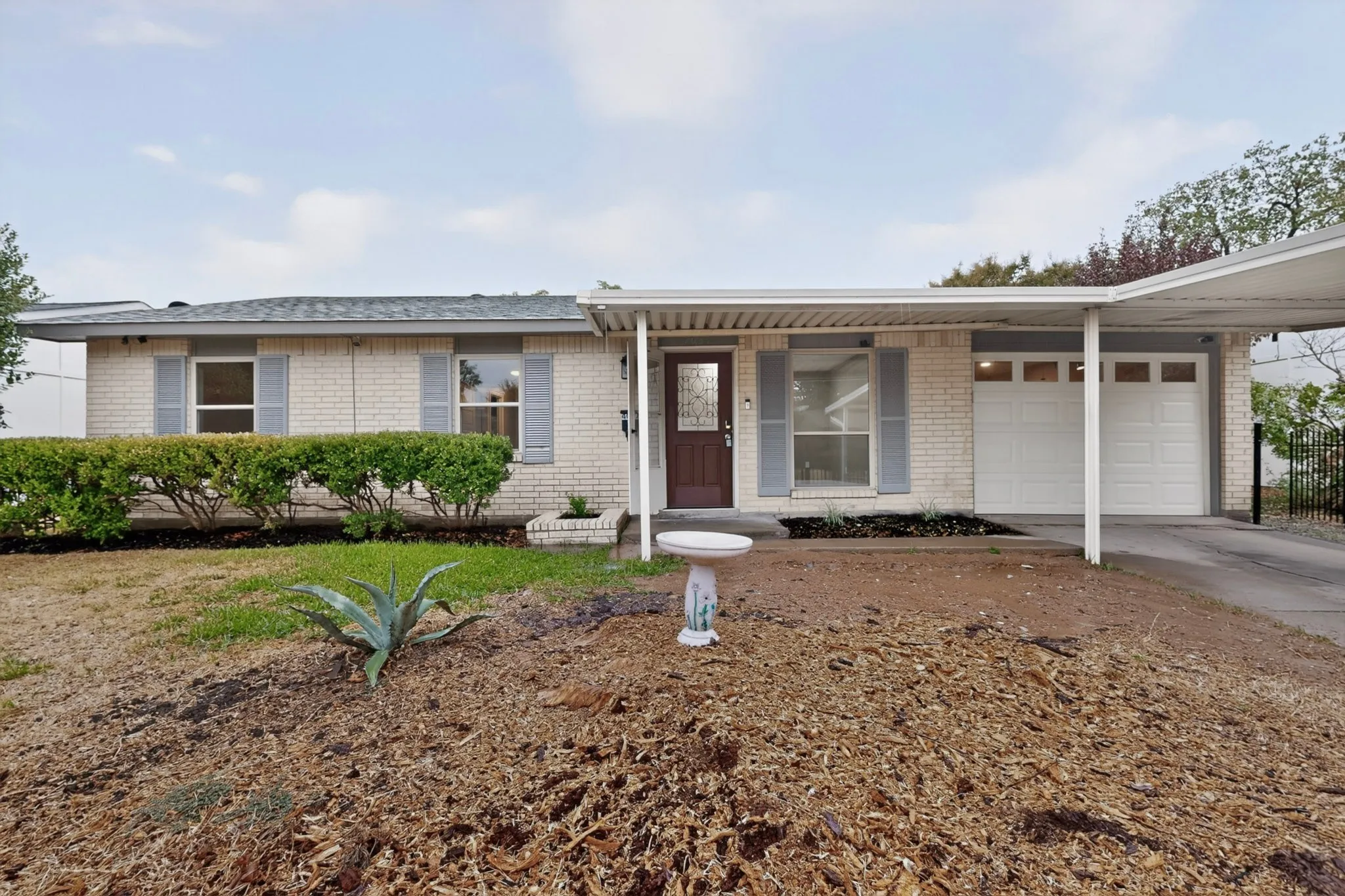 Single Family Residence For Sale in Dallas County , 4037 Salem Drive, Garland, Texas 75043, 3 Bedroom, 1 Bathroom, 1 Garage spaces, 1,246 Sqft, built in 1971, mls#21400047, Real Estate Agent in Garland, Homes For Sale in Dallas county, Homes For Sale in Garland, Realtor in Garland Texas, Real Estate Brokerage Independent Realty Texas, Luminita Cordes Realtor