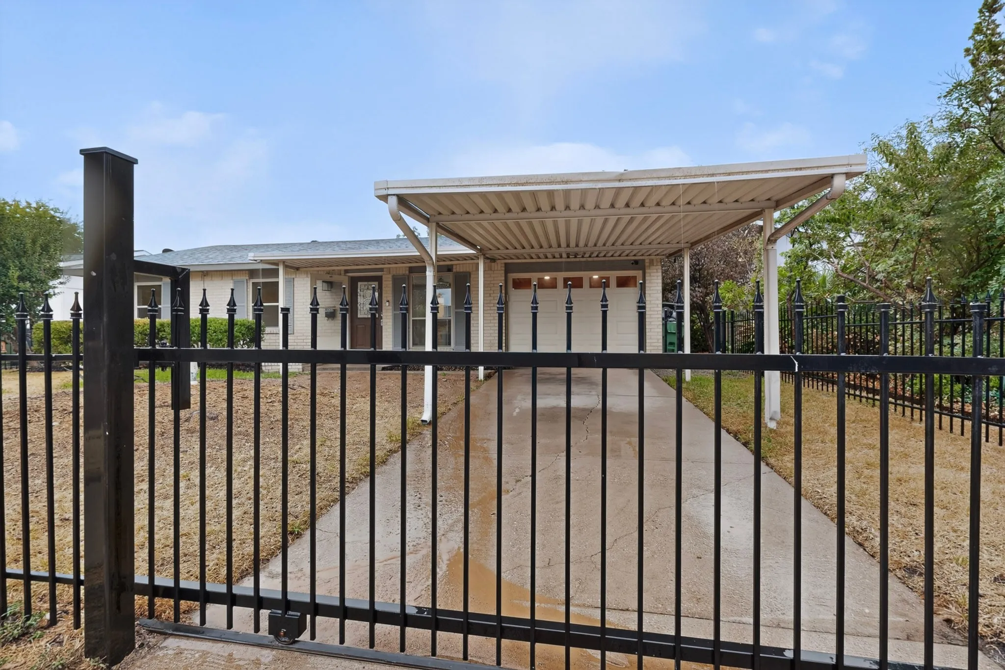 Single Family Residence For Sale in Dallas County , 4037 Salem Drive, Garland, Texas 75043, 3 Bedroom, 1 Bathroom, 1 Garage spaces, 1,246 Sqft, built in 1971, mls#21400047, Real Estate Agent in Garland, Homes For Sale in Dallas county, Homes For Sale in Garland, Realtor in Garland Texas, Real Estate Brokerage Independent Realty Texas, Luminita Cordes Realtor