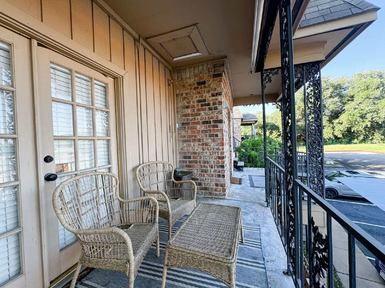 Condominium For Rent in Tarrant County , 4415 Bellaire Drive S 201S, Fort Worth, Texas 76109, 2 Bedroom, 2 Bathroom, Garage spaces, 1,101 Sqft, built in 1972, mls#21402235, Real Estate Agent in Fort Worth, Homes For Rent in Tarrant county, Homes For Rent in Fort Worth, Realtor in Fort Worth Texas, Real Estate Brokerage Independent Realty Texas, Luminita Cordes Realtor