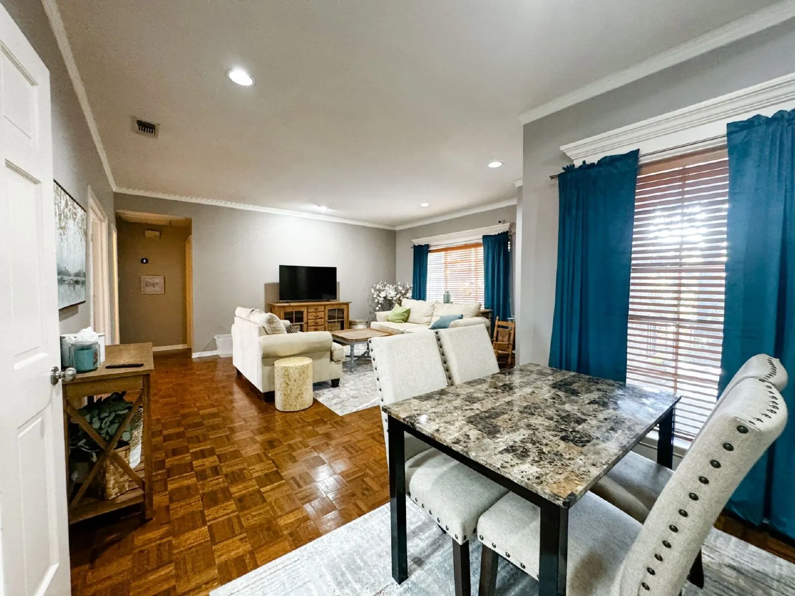 Condominium For Rent in Tarrant County , 4415 Bellaire Drive S 201S, Fort Worth, Texas 76109, 2 Bedroom, 2 Bathroom, Garage spaces, 1,101 Sqft, built in 1972, mls#21402235, Real Estate Agent in Fort Worth, Homes For Rent in Tarrant county, Homes For Rent in Fort Worth, Realtor in Fort Worth Texas, Real Estate Brokerage Independent Realty Texas, Luminita Cordes Realtor