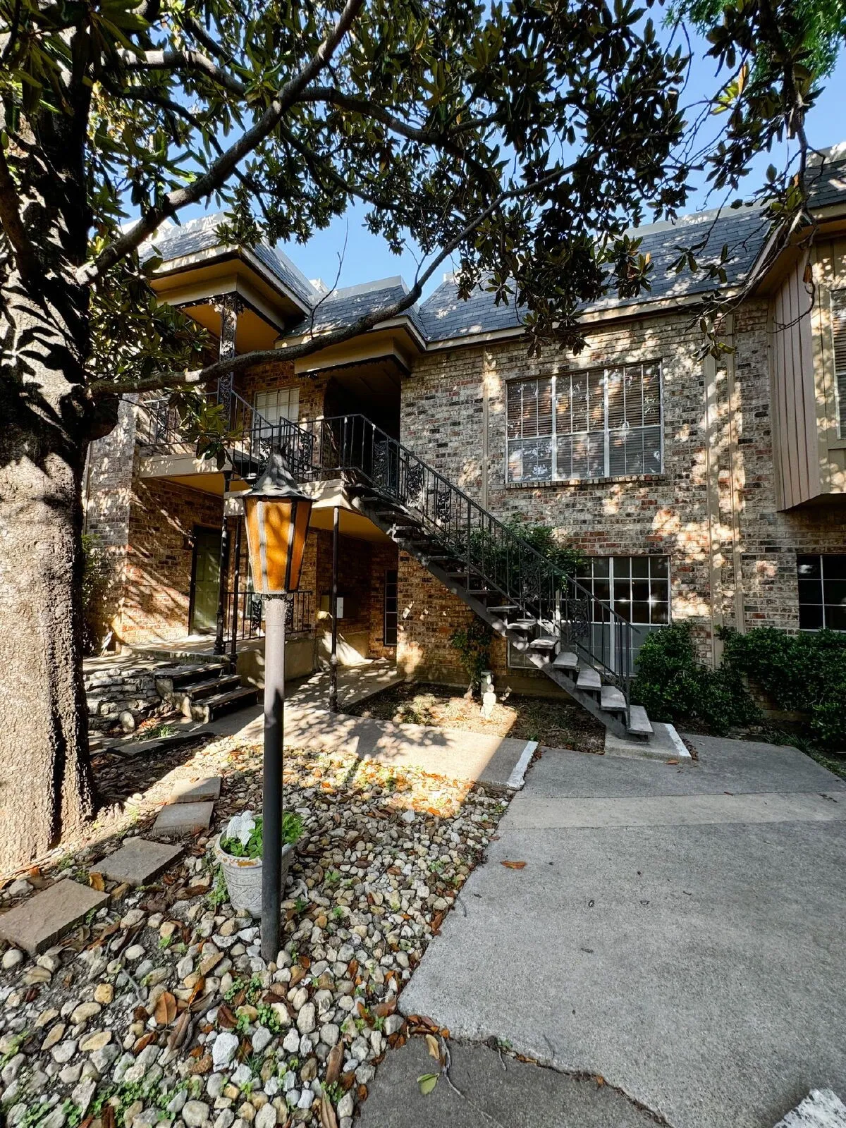 Condominium For Rent in Tarrant County , 4415 Bellaire Drive S 201S, Fort Worth, Texas 76109, 2 Bedroom, 2 Bathroom, Garage spaces, 1,101 Sqft, built in 1972, mls#21402235, Real Estate Agent in Fort Worth, Homes For Rent in Tarrant county, Homes For Rent in Fort Worth, Realtor in Fort Worth Texas, Real Estate Brokerage Independent Realty Texas, Luminita Cordes Realtor