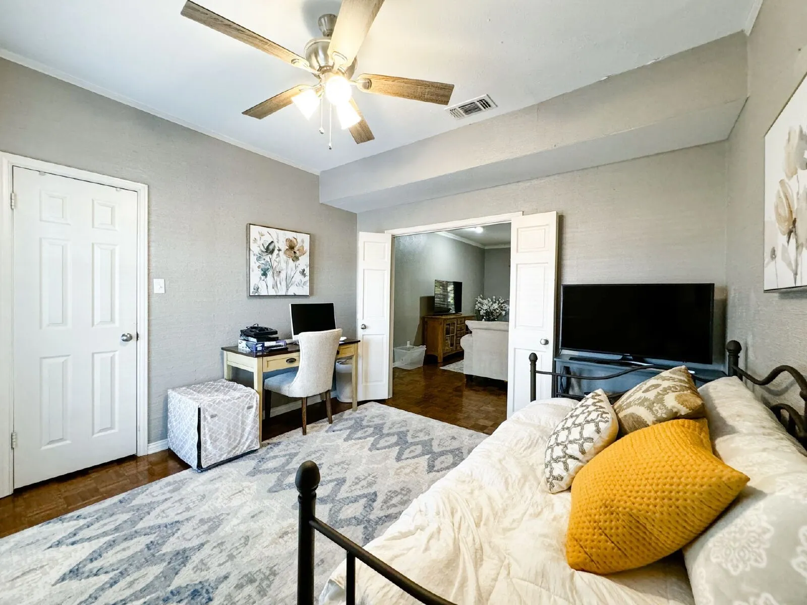 Condominium For Rent in Tarrant County , 4415 Bellaire Drive S 201S, Fort Worth, Texas 76109, 2 Bedroom, 2 Bathroom, Garage spaces, 1,101 Sqft, built in 1972, mls#21402235, Real Estate Agent in Fort Worth, Homes For Rent in Tarrant county, Homes For Rent in Fort Worth, Realtor in Fort Worth Texas, Real Estate Brokerage Independent Realty Texas, Luminita Cordes Realtor