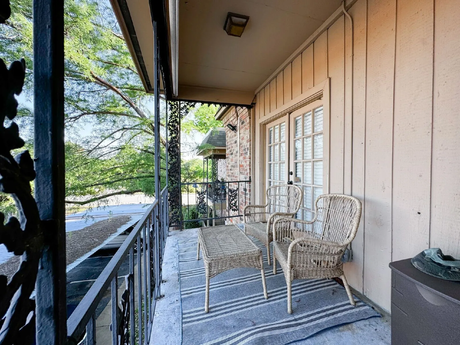 Condominium For Rent in Tarrant County , 4415 Bellaire Drive S 201S, Fort Worth, Texas 76109, 2 Bedroom, 2 Bathroom, Garage spaces, 1,101 Sqft, built in 1972, mls#21402235, Real Estate Agent in Fort Worth, Homes For Rent in Tarrant county, Homes For Rent in Fort Worth, Realtor in Fort Worth Texas, Real Estate Brokerage Independent Realty Texas, Luminita Cordes Realtor
