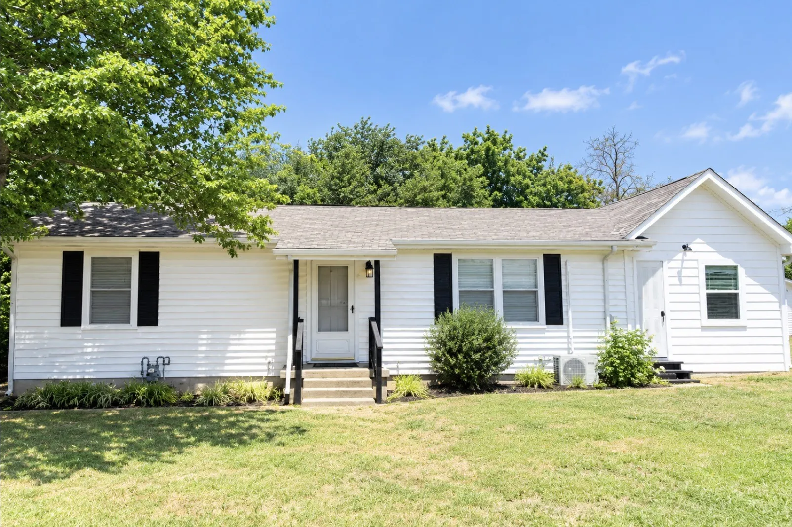 Duplex For Rent in Hunt County , 2413 Mcfarland, Caddo Mills, Texas 75135, 2 Bedroom, 1 Bathroom, Garage spaces, 1,008 Sqft, built in 1988, mls#21400974, Real Estate Agent in Caddo Mills, Homes For Rent in Hunt county, Homes For Rent in Caddo Mills, Realtor in Caddo Mills Texas, Real Estate Brokerage Independent Realty Texas, Luminita Cordes Realtor