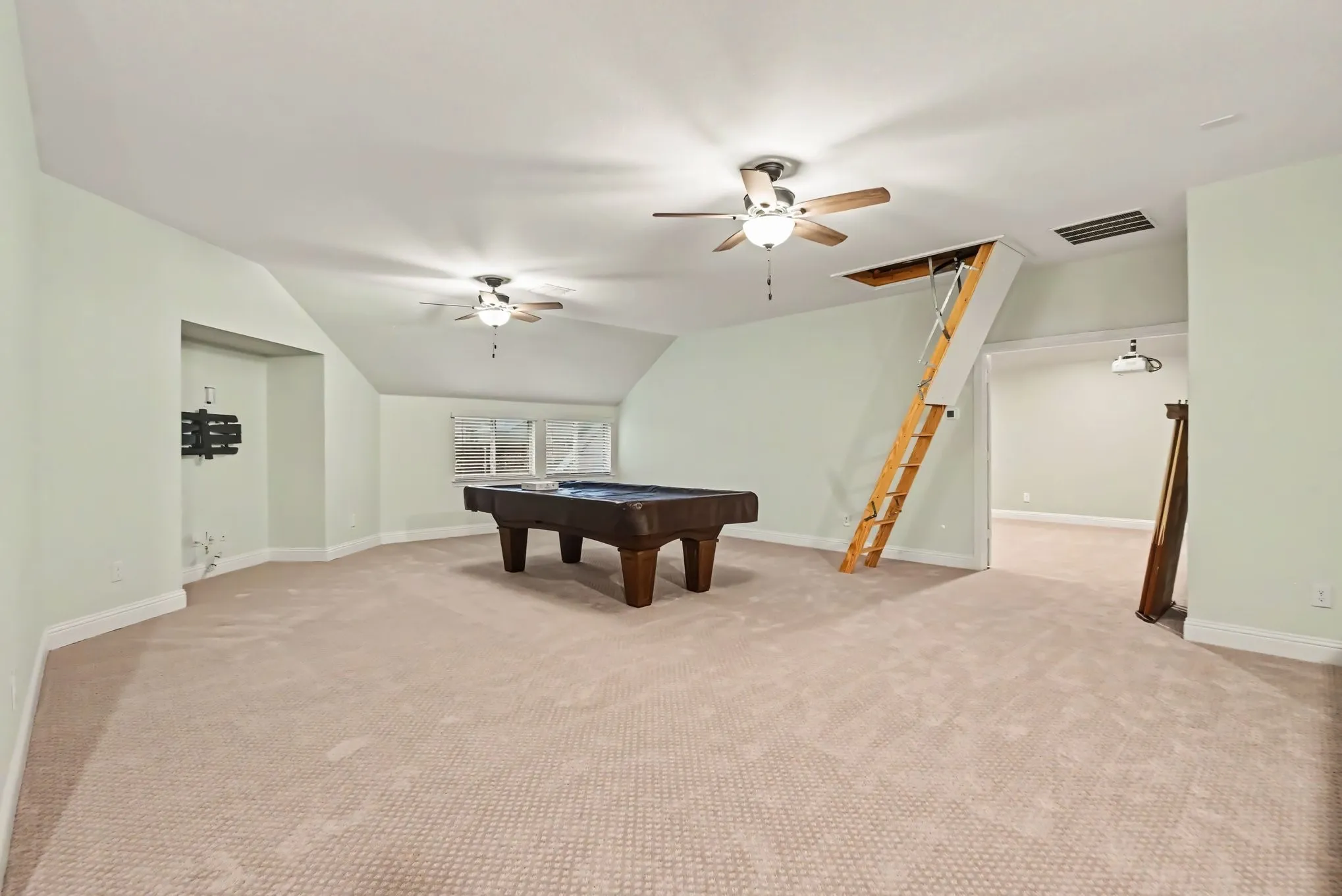 Single Family Residence For Sale in Parker County , 624 Soaring Star Lane, Weatherford, Texas 76087, 4 Bedroom, 3 Bathroom, 2 Garage spaces, 3,338 Sqft, built in 2021, mls#21399737, Real Estate Agent in Weatherford, Homes For Sale in Parker county, Homes For Sale in Weatherford, Realtor in Weatherford Texas, Real Estate Brokerage Independent Realty Texas, Luminita Cordes Realtor