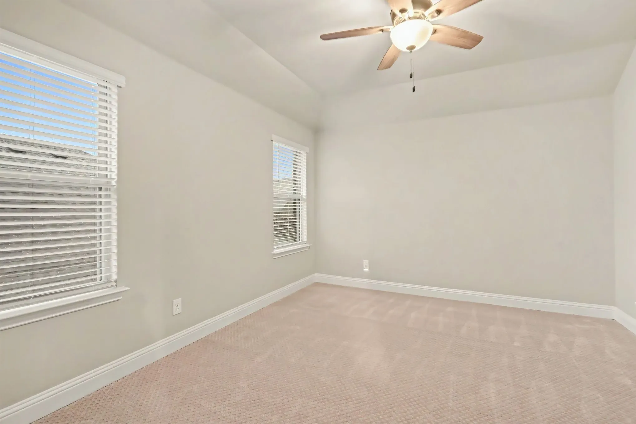 Single Family Residence For Sale in Parker County , 624 Soaring Star Lane, Weatherford, Texas 76087, 4 Bedroom, 3 Bathroom, 2 Garage spaces, 3,338 Sqft, built in 2021, mls#21399737, Real Estate Agent in Weatherford, Homes For Sale in Parker county, Homes For Sale in Weatherford, Realtor in Weatherford Texas, Real Estate Brokerage Independent Realty Texas, Luminita Cordes Realtor