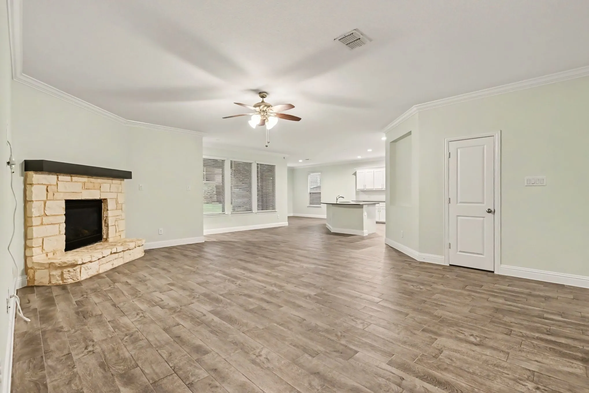 Single Family Residence For Sale in Parker County , 624 Soaring Star Lane, Weatherford, Texas 76087, 4 Bedroom, 3 Bathroom, 2 Garage spaces, 3,338 Sqft, built in 2021, mls#21399737, Real Estate Agent in Weatherford, Homes For Sale in Parker county, Homes For Sale in Weatherford, Realtor in Weatherford Texas, Real Estate Brokerage Independent Realty Texas, Luminita Cordes Realtor