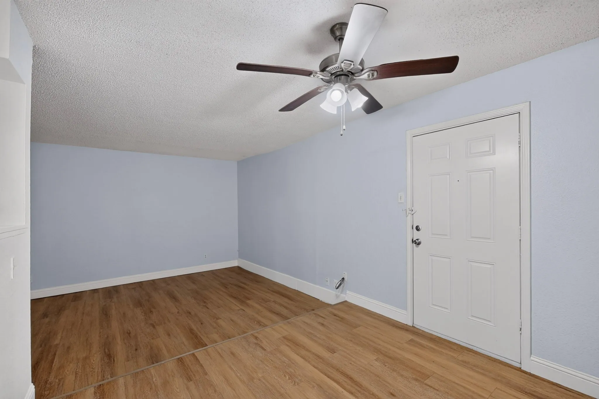 Condominium For Rent in Tarrant County , 6814 Trail Lake Drive B, Fort Worth, Texas 76133, 2 Bedroom, 2 Bathroom, 1 Garage spaces, 1,000 Sqft, built in 1988, mls#21402245, Real Estate Agent in Fort Worth, Homes For Rent in Tarrant county, Homes For Rent in Fort Worth, Realtor in Fort Worth Texas, Real Estate Brokerage Independent Realty Texas, Luminita Cordes Realtor