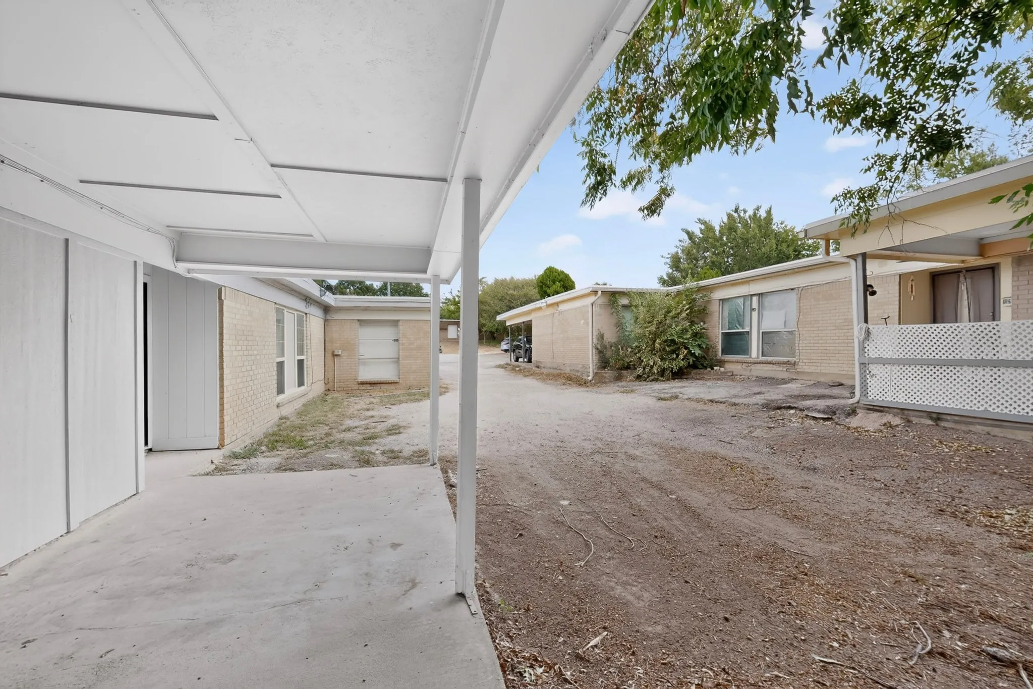 Condominium For Rent in Tarrant County , 6814 Trail Lake Drive B, Fort Worth, Texas 76133, 2 Bedroom, 2 Bathroom, 1 Garage spaces, 1,000 Sqft, built in 1988, mls#21402245, Real Estate Agent in Fort Worth, Homes For Rent in Tarrant county, Homes For Rent in Fort Worth, Realtor in Fort Worth Texas, Real Estate Brokerage Independent Realty Texas, Luminita Cordes Realtor
