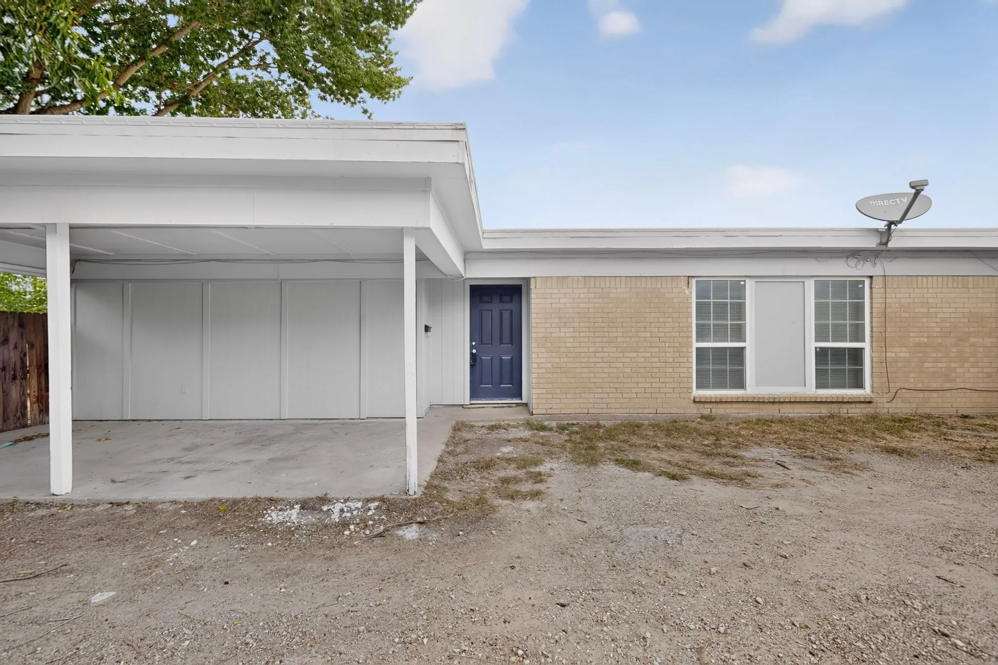 Condominium For Rent in Tarrant County , 6814 Trail Lake Drive B, Fort Worth, Texas 76133, 2 Bedroom, 2 Bathroom, 1 Garage spaces, 1,000 Sqft, built in 1988, mls#21402245, Real Estate Agent in Fort Worth, Homes For Rent in Tarrant county, Homes For Rent in Fort Worth, Realtor in Fort Worth Texas, Real Estate Brokerage Independent Realty Texas, Luminita Cordes Realtor
