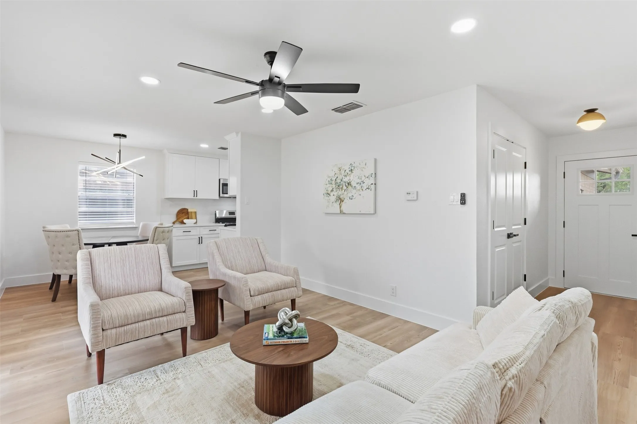 Single Family Residence For Sale in Tarrant County , 3205 Fargo Court, Fort Worth, Texas 76133, 3 Bedroom, 2 Bathroom, 2 Garage spaces, 1,119 Sqft, built in 1970, mls#21400447, Real Estate Agent in Fort Worth, Homes For Sale in Tarrant county, Homes For Sale in Fort Worth, Realtor in Fort Worth Texas, Real Estate Brokerage Independent Realty Texas, Luminita Cordes Realtor