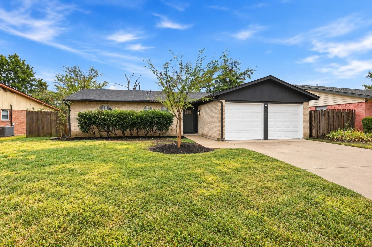 Single Family Residence For Sale in Tarrant County , 3205 Fargo Court, Fort Worth, Texas 76133, 3 Bedroom, 2 Bathroom, 2 Garage spaces, 1,119 Sqft, built in 1970, mls#21400447, Real Estate Agent in Fort Worth, Homes For Sale in Tarrant county, Homes For Sale in Fort Worth, Realtor in Fort Worth Texas, Real Estate Brokerage Independent Realty Texas, Luminita Cordes Realtor