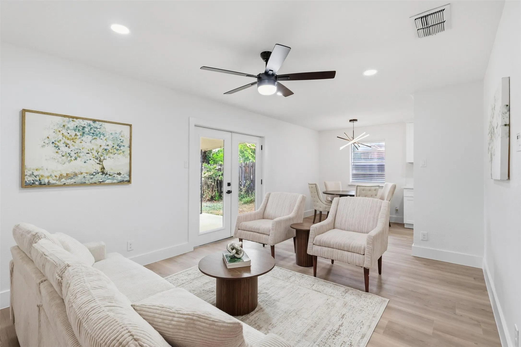 Single Family Residence For Sale in Tarrant County , 3205 Fargo Court, Fort Worth, Texas 76133, 3 Bedroom, 2 Bathroom, 2 Garage spaces, 1,119 Sqft, built in 1970, mls#21400447, Real Estate Agent in Fort Worth, Homes For Sale in Tarrant county, Homes For Sale in Fort Worth, Realtor in Fort Worth Texas, Real Estate Brokerage Independent Realty Texas, Luminita Cordes Realtor