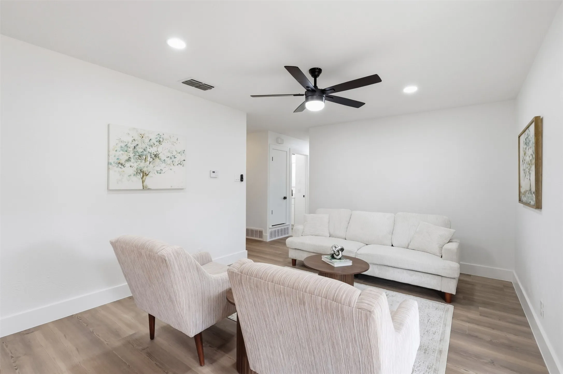 Single Family Residence For Sale in Tarrant County , 3205 Fargo Court, Fort Worth, Texas 76133, 3 Bedroom, 2 Bathroom, 2 Garage spaces, 1,119 Sqft, built in 1970, mls#21400447, Real Estate Agent in Fort Worth, Homes For Sale in Tarrant county, Homes For Sale in Fort Worth, Realtor in Fort Worth Texas, Real Estate Brokerage Independent Realty Texas, Luminita Cordes Realtor
