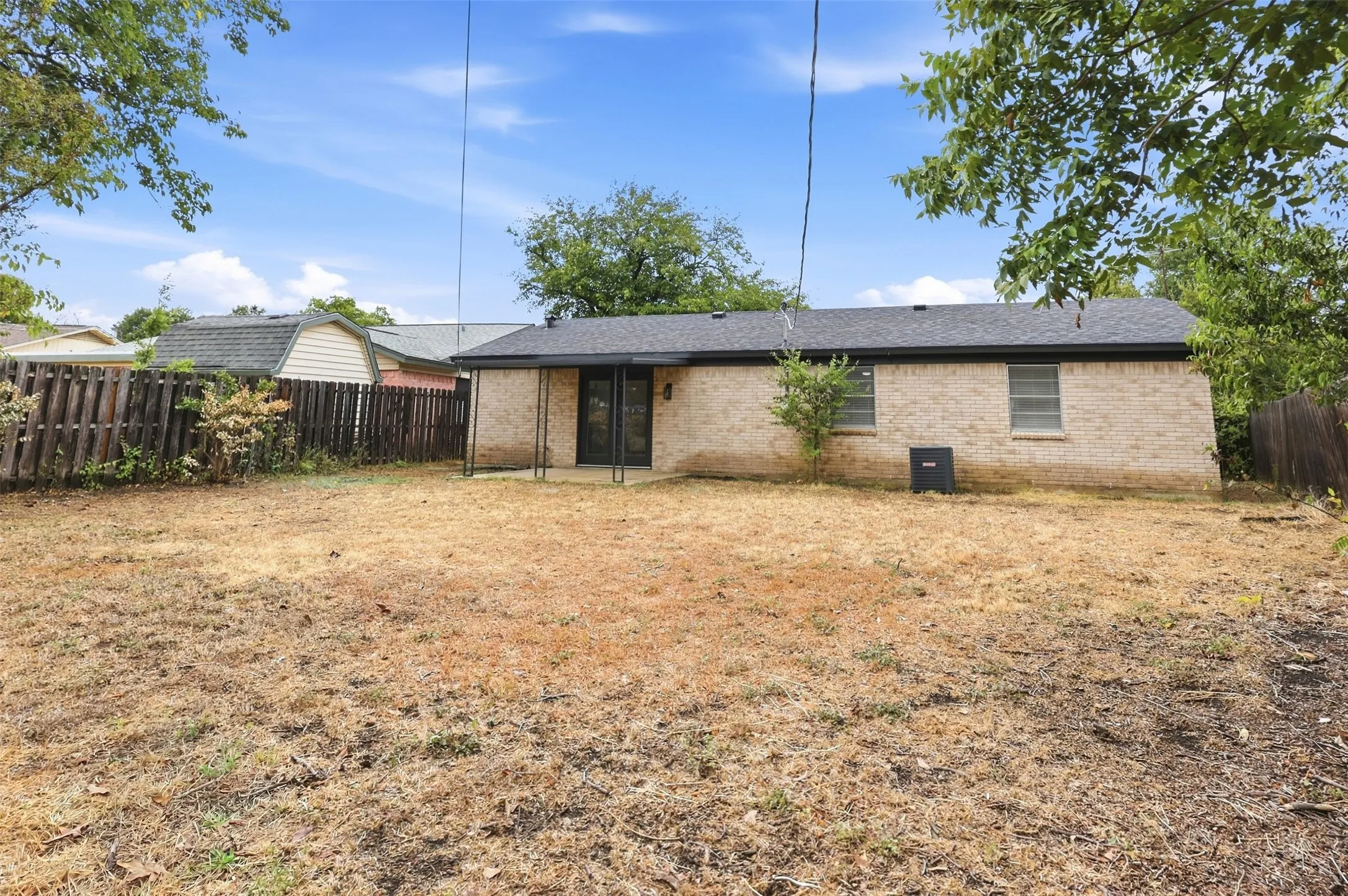 Single Family Residence For Sale in Tarrant County , 3205 Fargo Court, Fort Worth, Texas 76133, 3 Bedroom, 2 Bathroom, 2 Garage spaces, 1,119 Sqft, built in 1970, mls#21400447, Real Estate Agent in Fort Worth, Homes For Sale in Tarrant county, Homes For Sale in Fort Worth, Realtor in Fort Worth Texas, Real Estate Brokerage Independent Realty Texas, Luminita Cordes Realtor